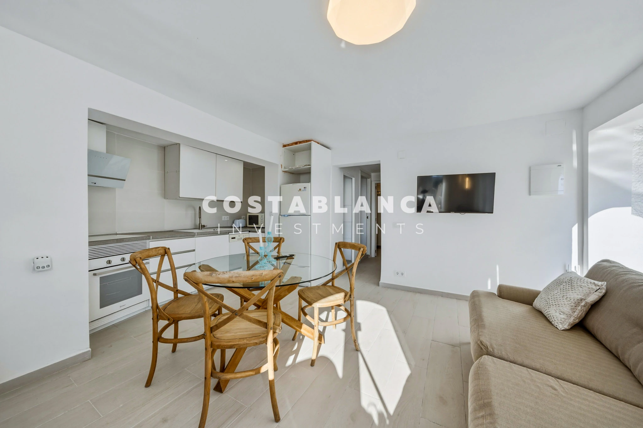 Villa Mediterránea con Vistas Icónicas al Peñón de Ifach y Piscina Privada en venta en Calpe.