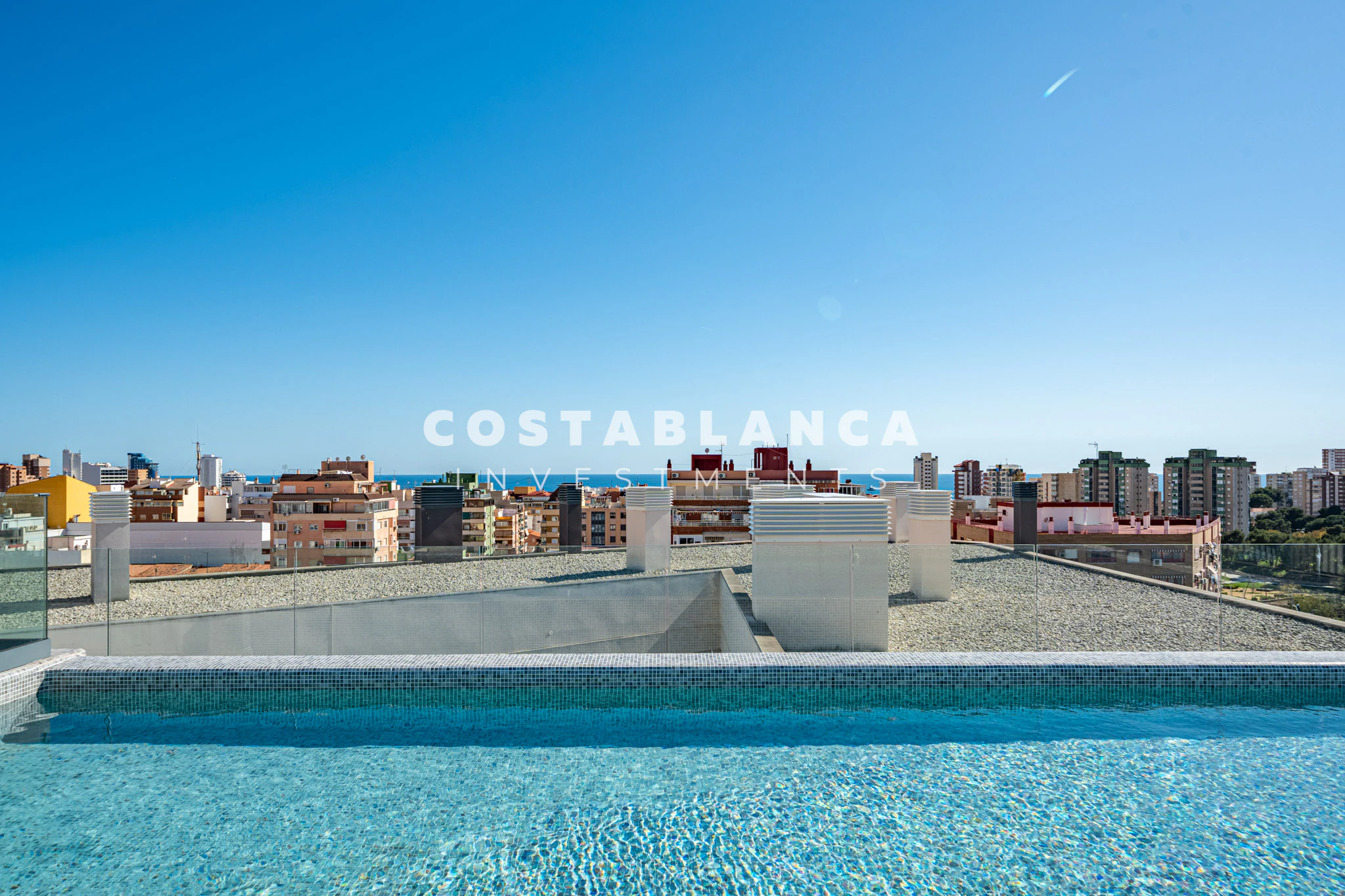 Moderne Wohnung zu verkaufen in Benidorm Poniente mit Pool und hoher Mietrendite.