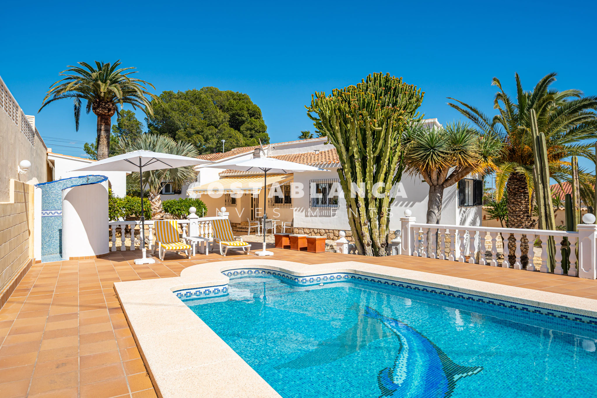 Charmante Villa mit separatem Gästeapartment und Pool zu verkaufen in La Nucía.