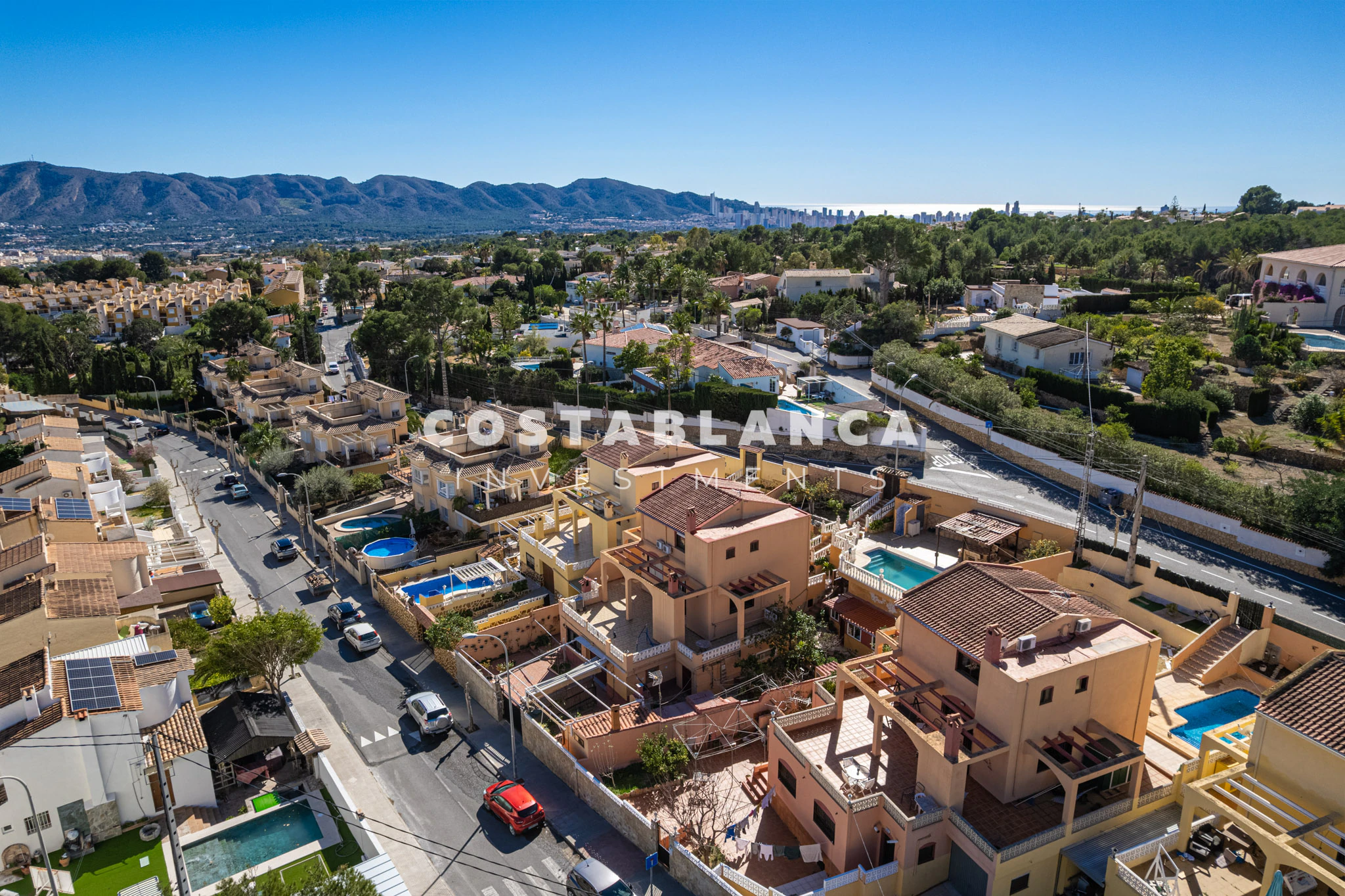 Large Family Home with Pool and Summer Kitchen for sale in La Nucía