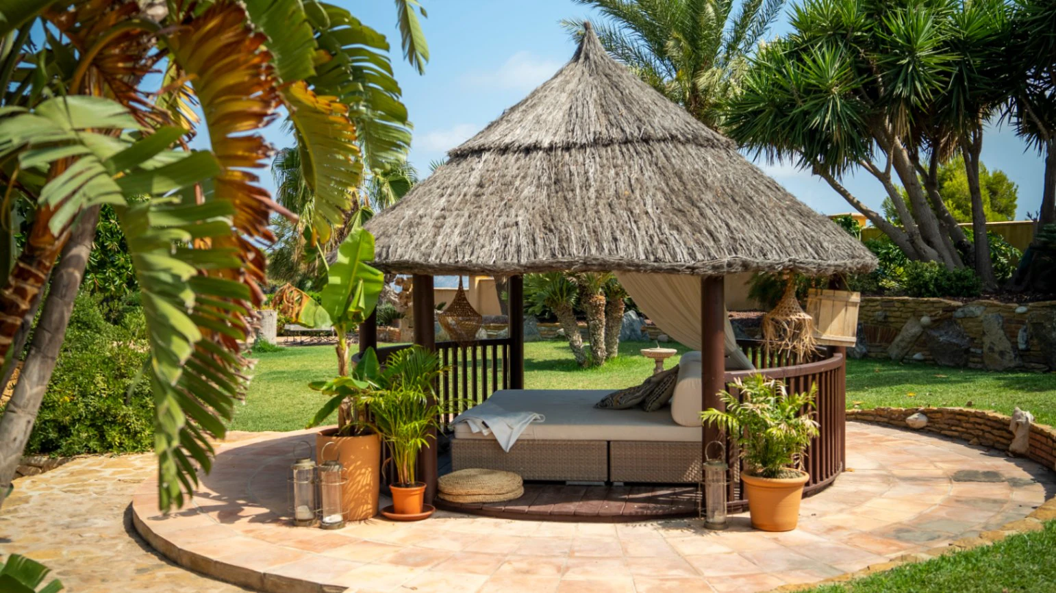 Luxury Villa with Plot 32000m2 for Sale in la Nucia