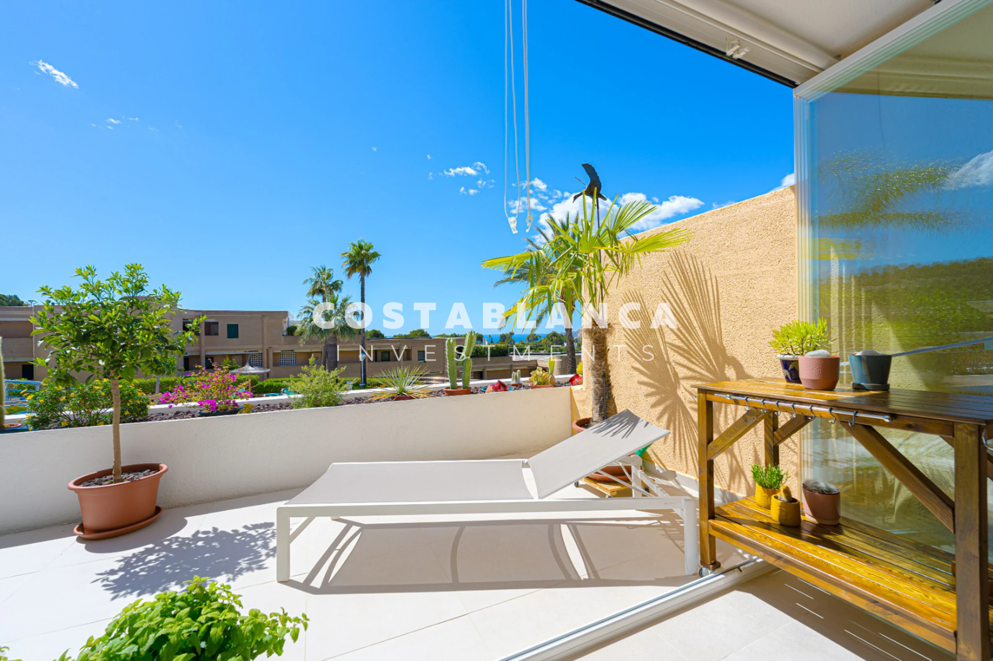Amplio Apartamento Esquinero con Vistas al Mar y a la Montaña en Venta en Altea La Nova
