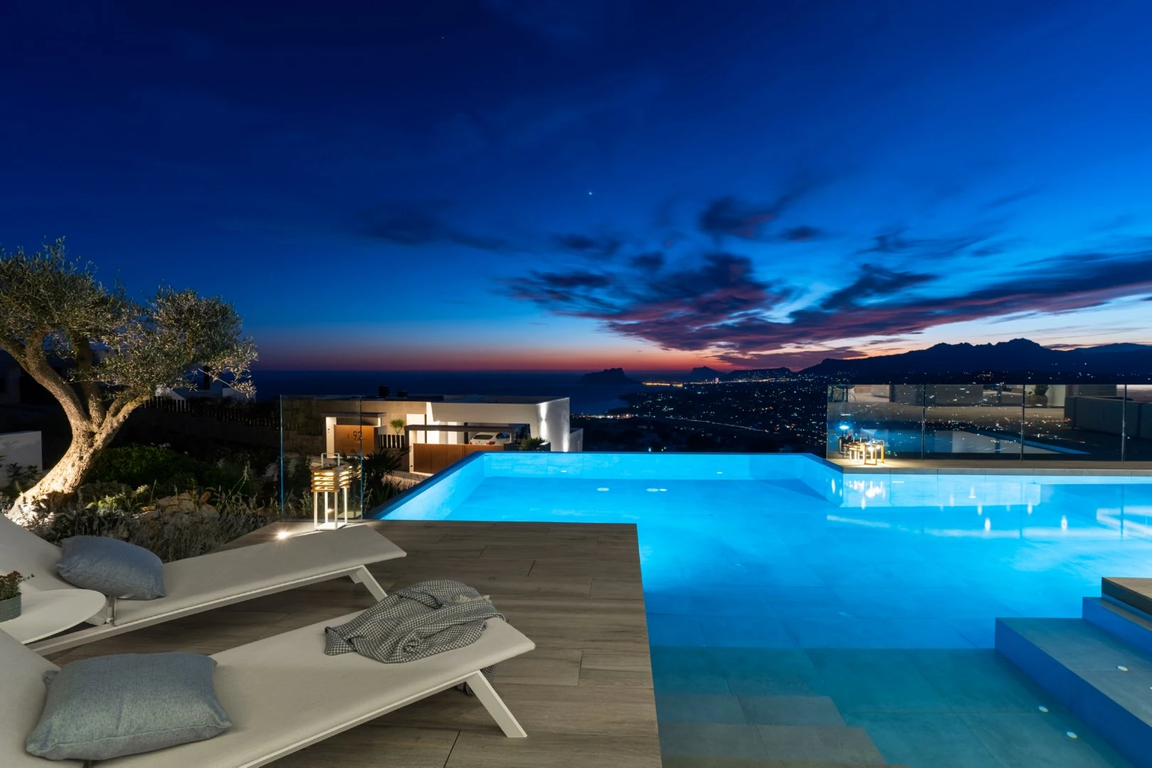 Villa Veleta - Luxury Modern Villa in Cumbre del Sol