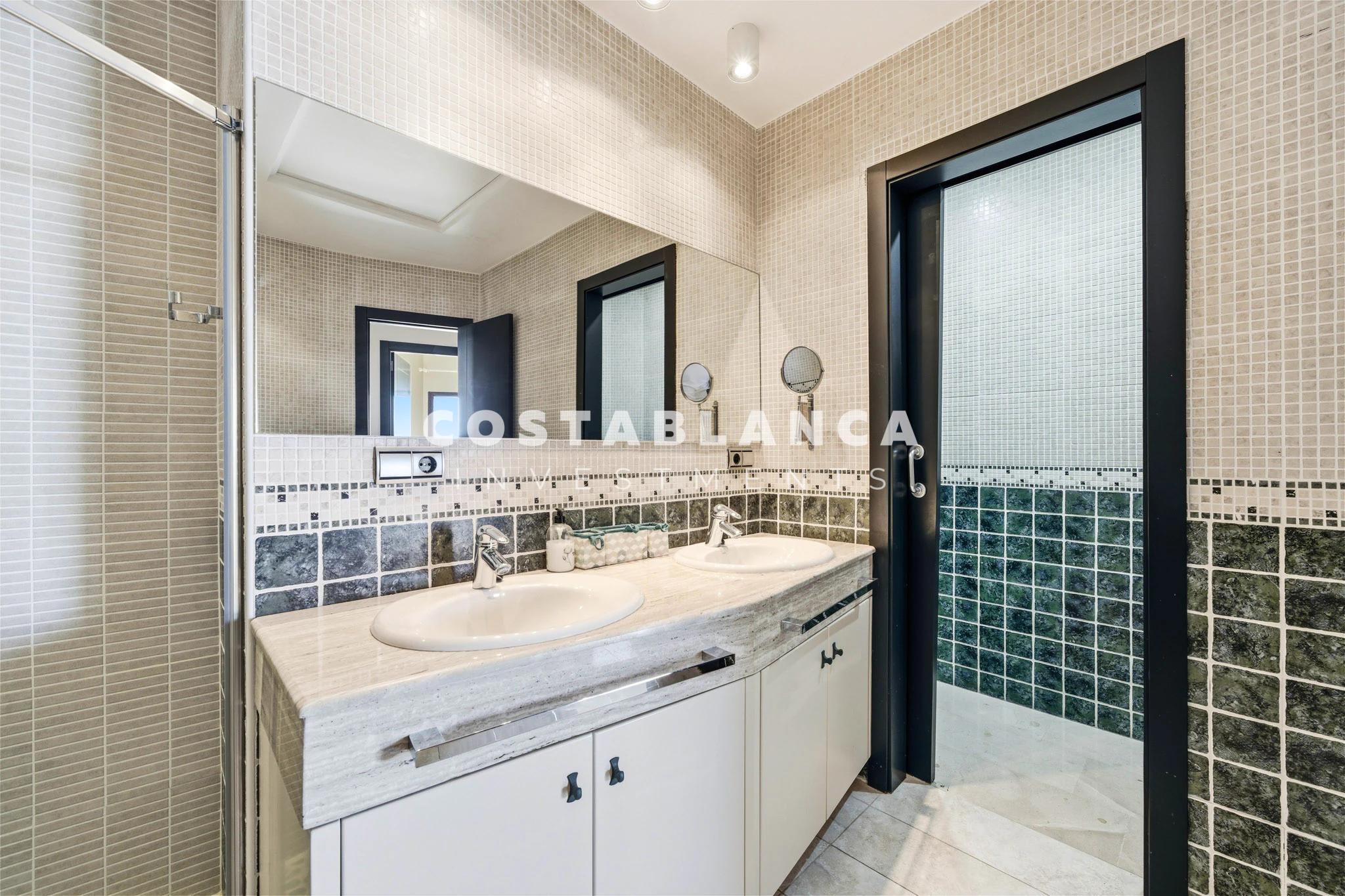 Apartment for Sale Entire 38th Floor of the Iconic Negurigane Building for sale in Benidorm