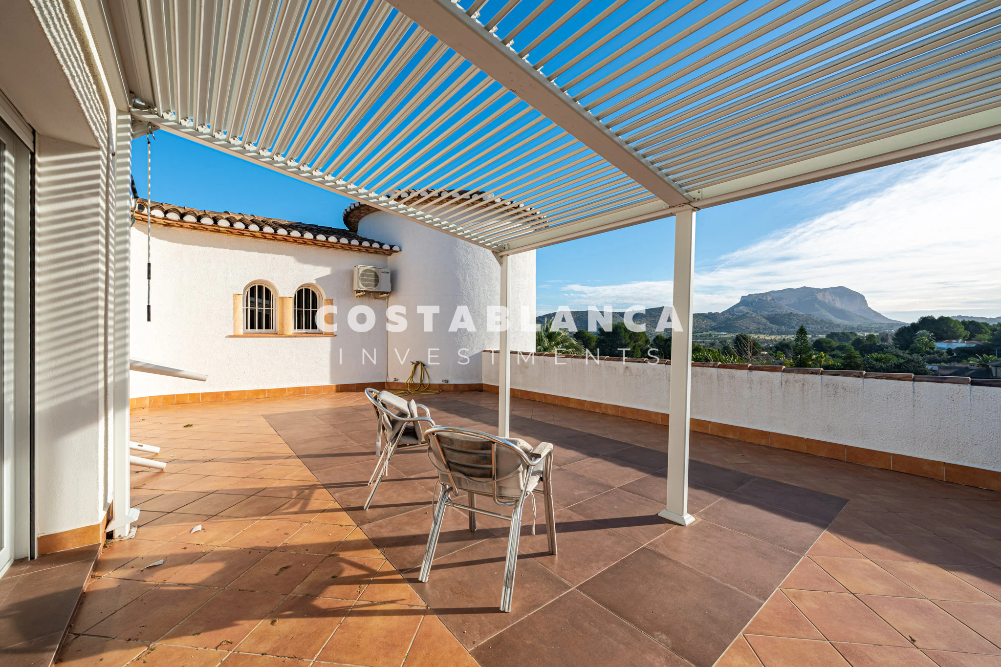 Fully Modernized Luxury Villa with Guest Apartment and Solar Energy for sale in Denia