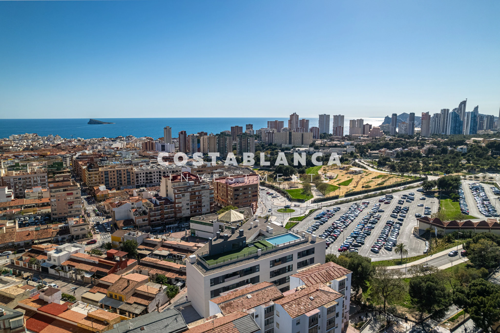 Moderne Wohnung zu verkaufen in Benidorm Poniente mit Pool und hoher Mietrendite.