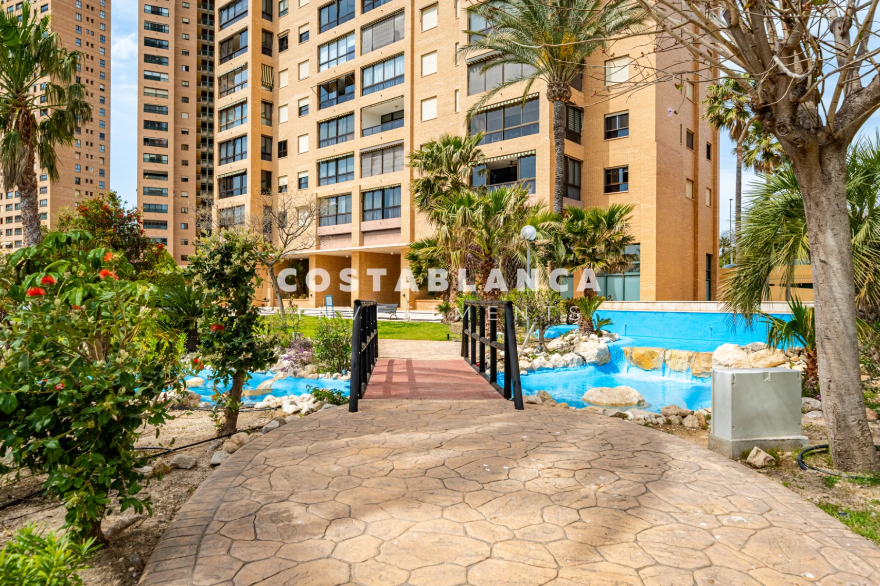 Espectacular apartamento en la vigésima planta en Poniente con vistas panorámicas al mar en venta en Benidorm.