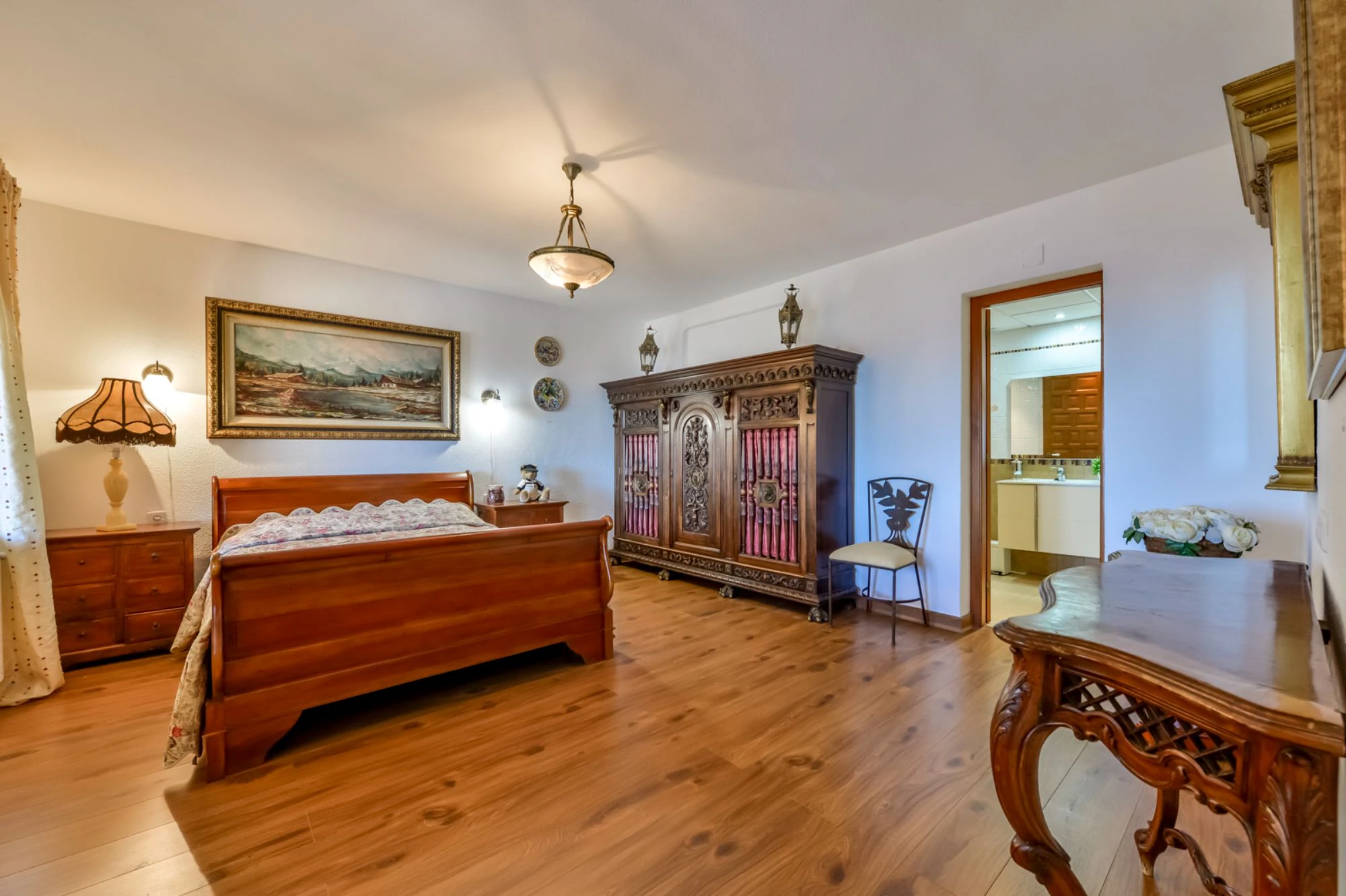 ELEGANCKA WILLA W STYLU HISZPAŃSKIM NA SPRZEDAŻ W ALTEA Z PANORAMICZNYM WIDOKIEM NA MORZE I APARTAMENTEM DLA GOŚCI W MASCARAT