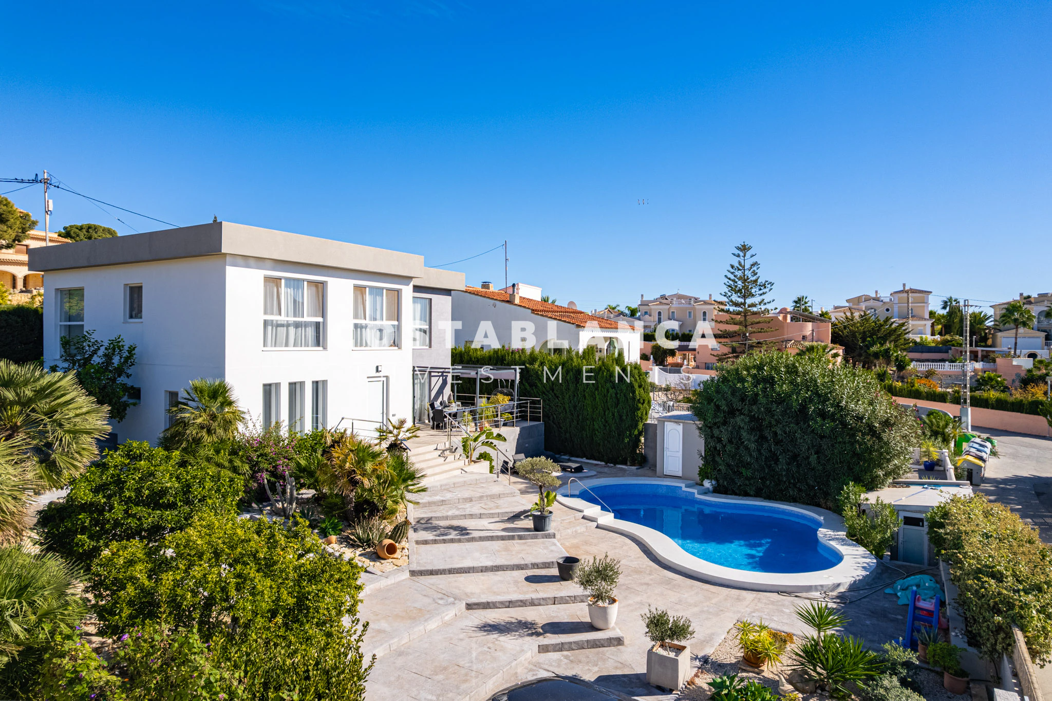 Villa moderne élégante avec piscine privée et suite principale à vendre à Calpe