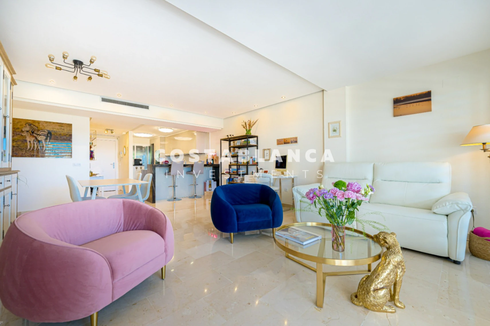 Amplio Apartamento Esquinero con Vistas al Mar y a la Montaña en Venta en Altea La Nova