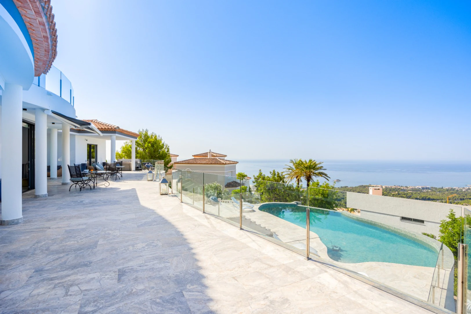 Luxury Villa with Spacious Garage and Sea Views for Sale in Altea la Vella