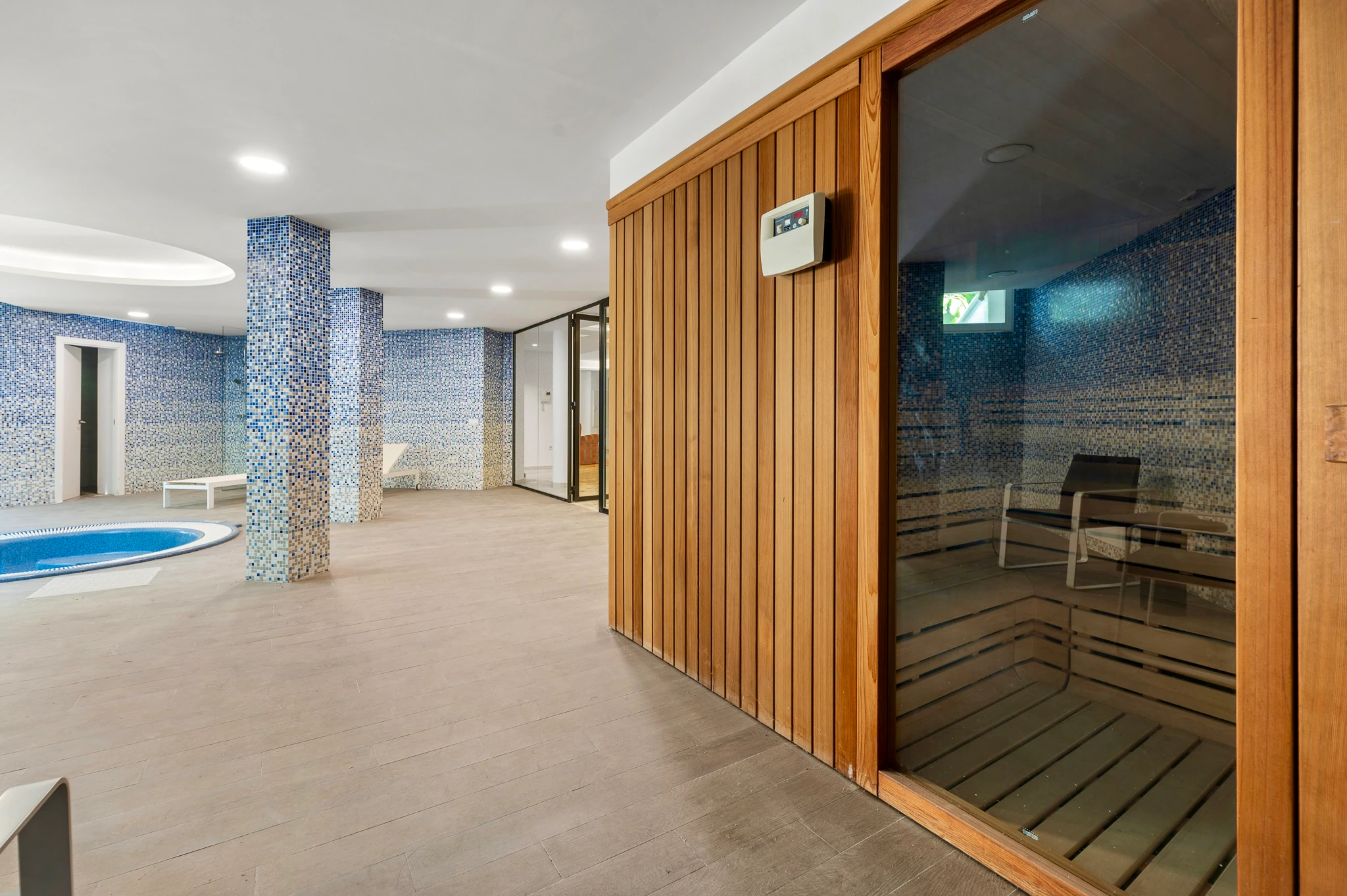 Moderne Villa zum Verkauf in Alfaz del Pi mit Sauna und Kino
