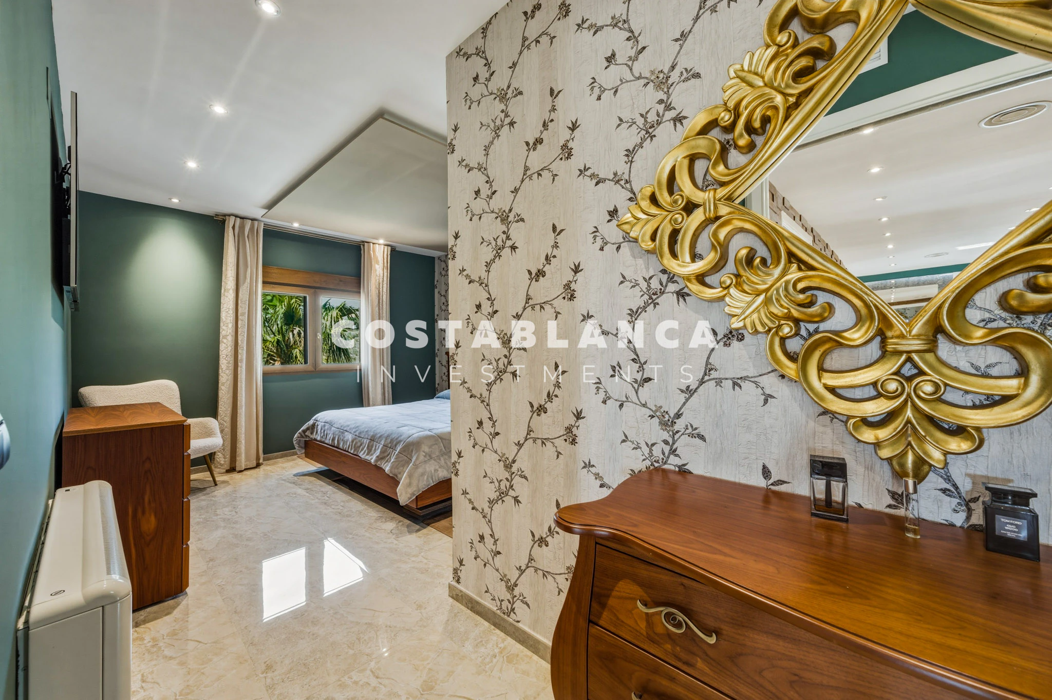 Premium Villa with 5 Bedrooms, Pool and Sea Views for sale in La Nucia