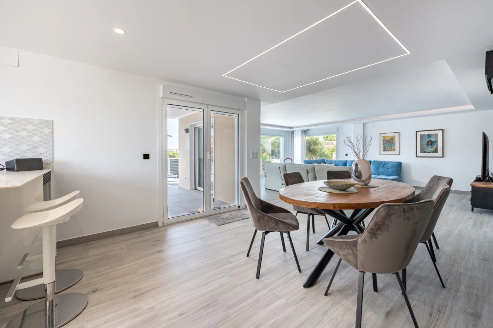 Moderne mediterrane Villa mit Pool, Garten und überdachtem Parkplatz zu verkaufen in Alfaz del Pi