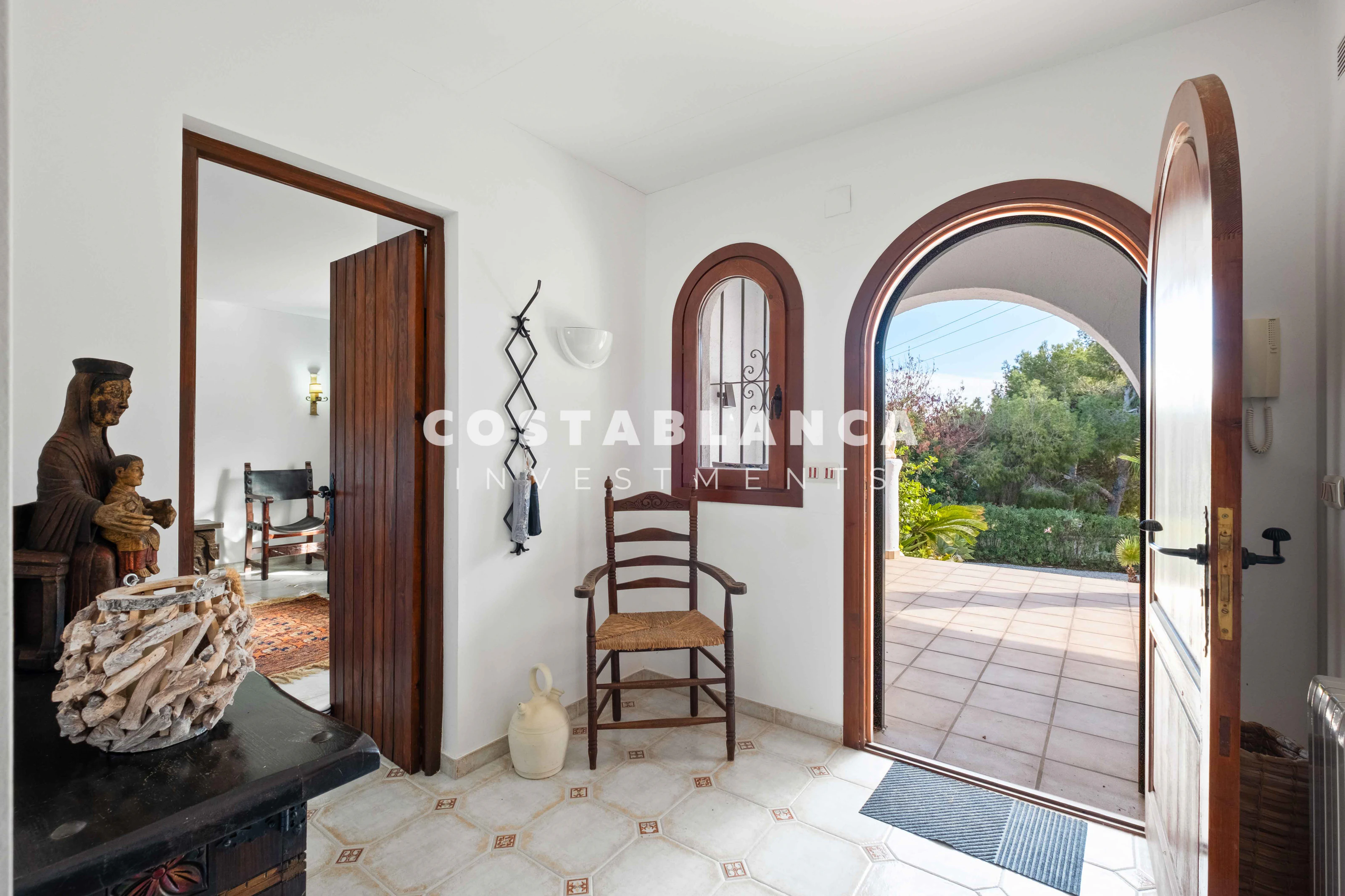 Ruime villa met gastenappartement, uitzicht op zee te koop in Calpe