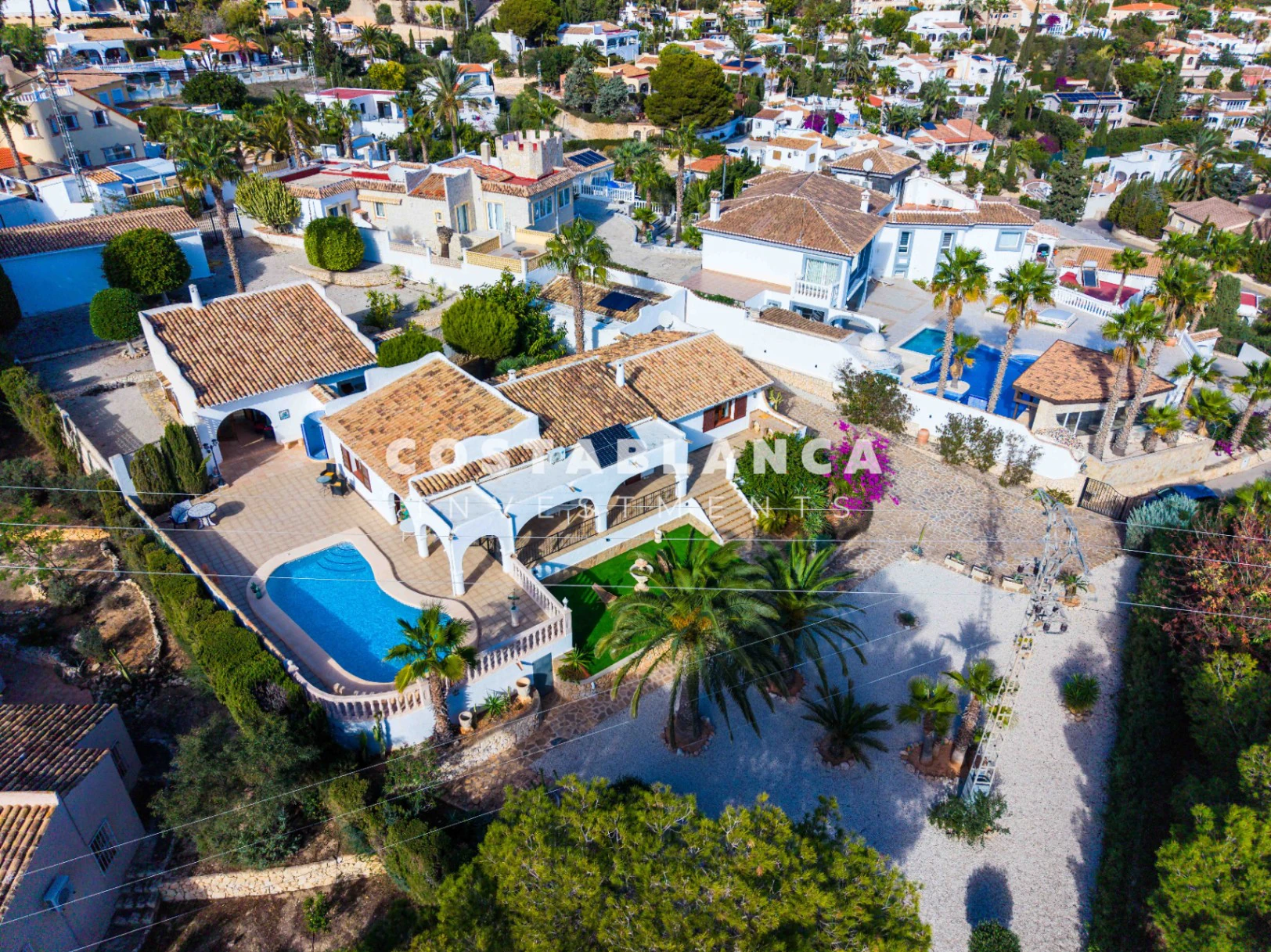 Ruime villa met gastenappartement, uitzicht op zee te koop in Calpe