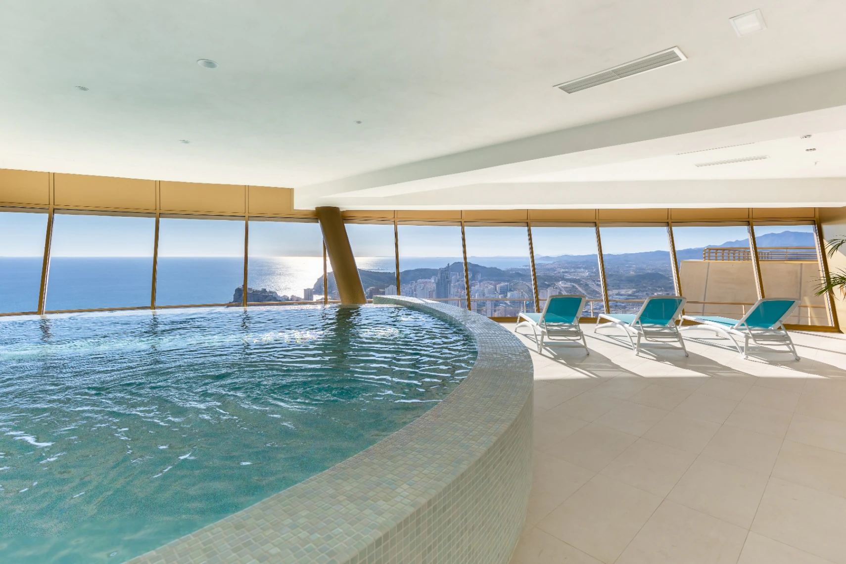 43. Etage Residence mit Meer- und Bergblick zu verkaufen in Benidorm