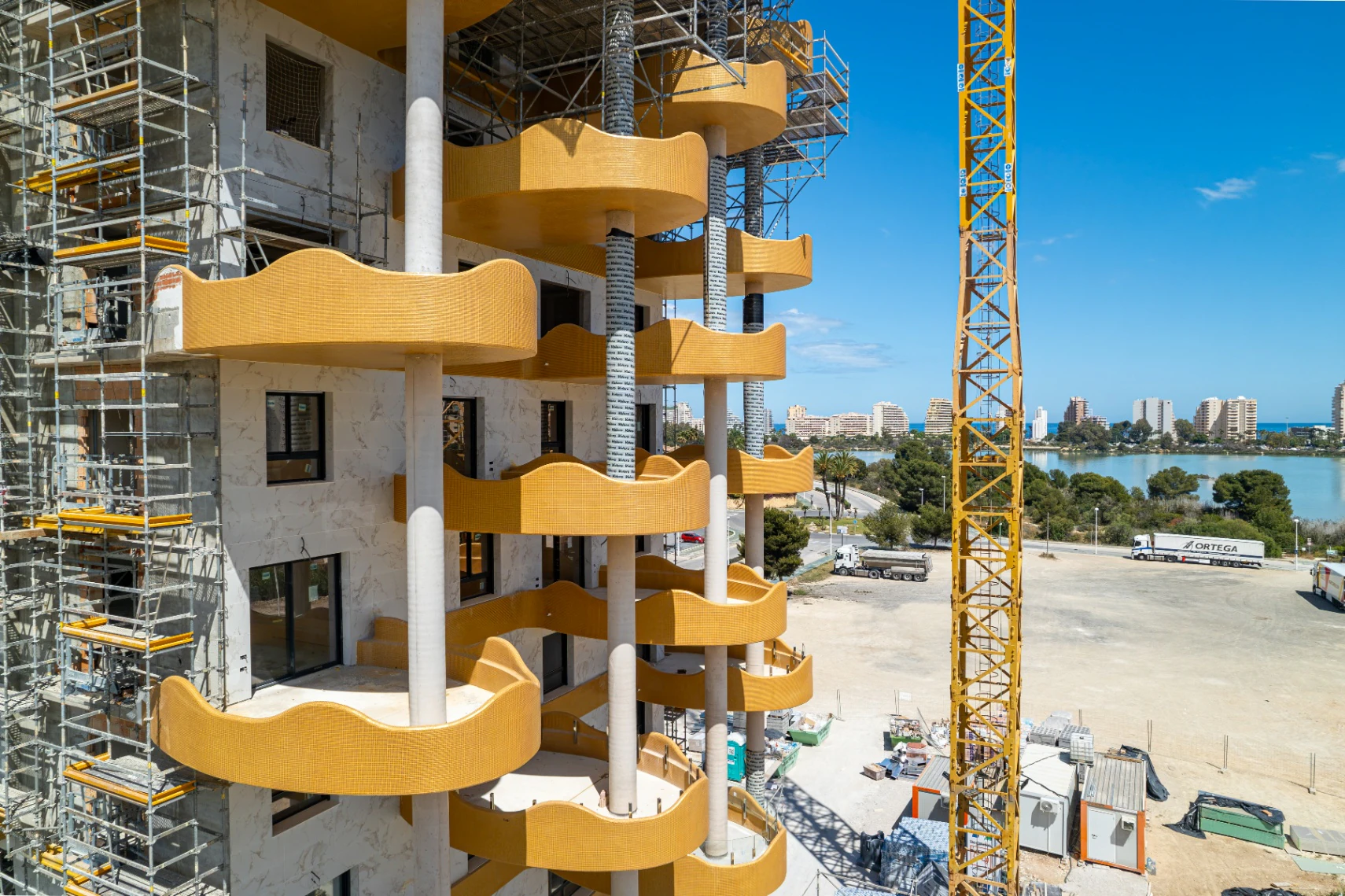 Nowy budynek Nowoczesny apartament na sprzedaż w Calpe z widokiem na morze i góry