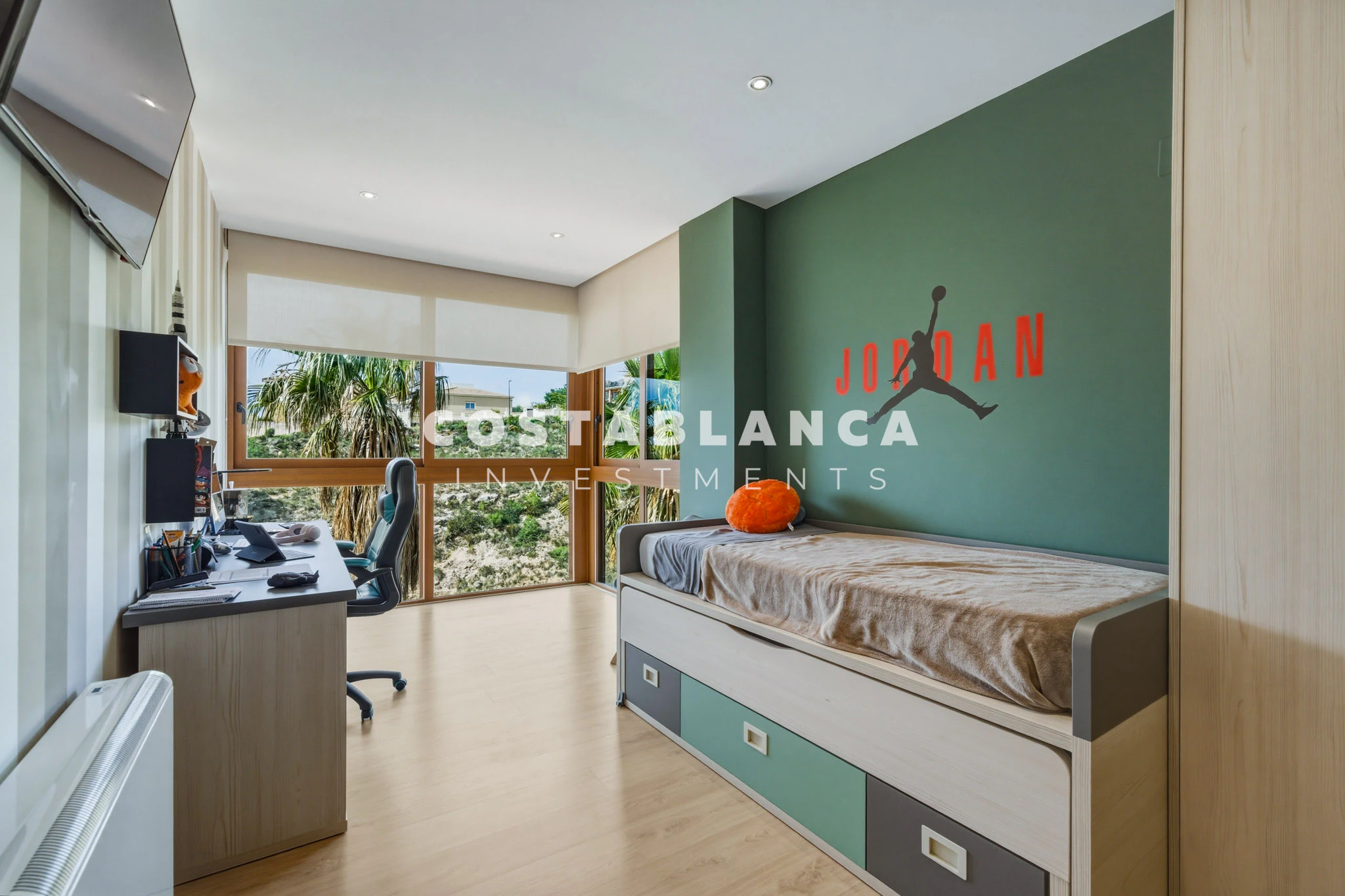 Premium Villa with 5 Bedrooms, Pool and Sea Views for sale in La Nucia