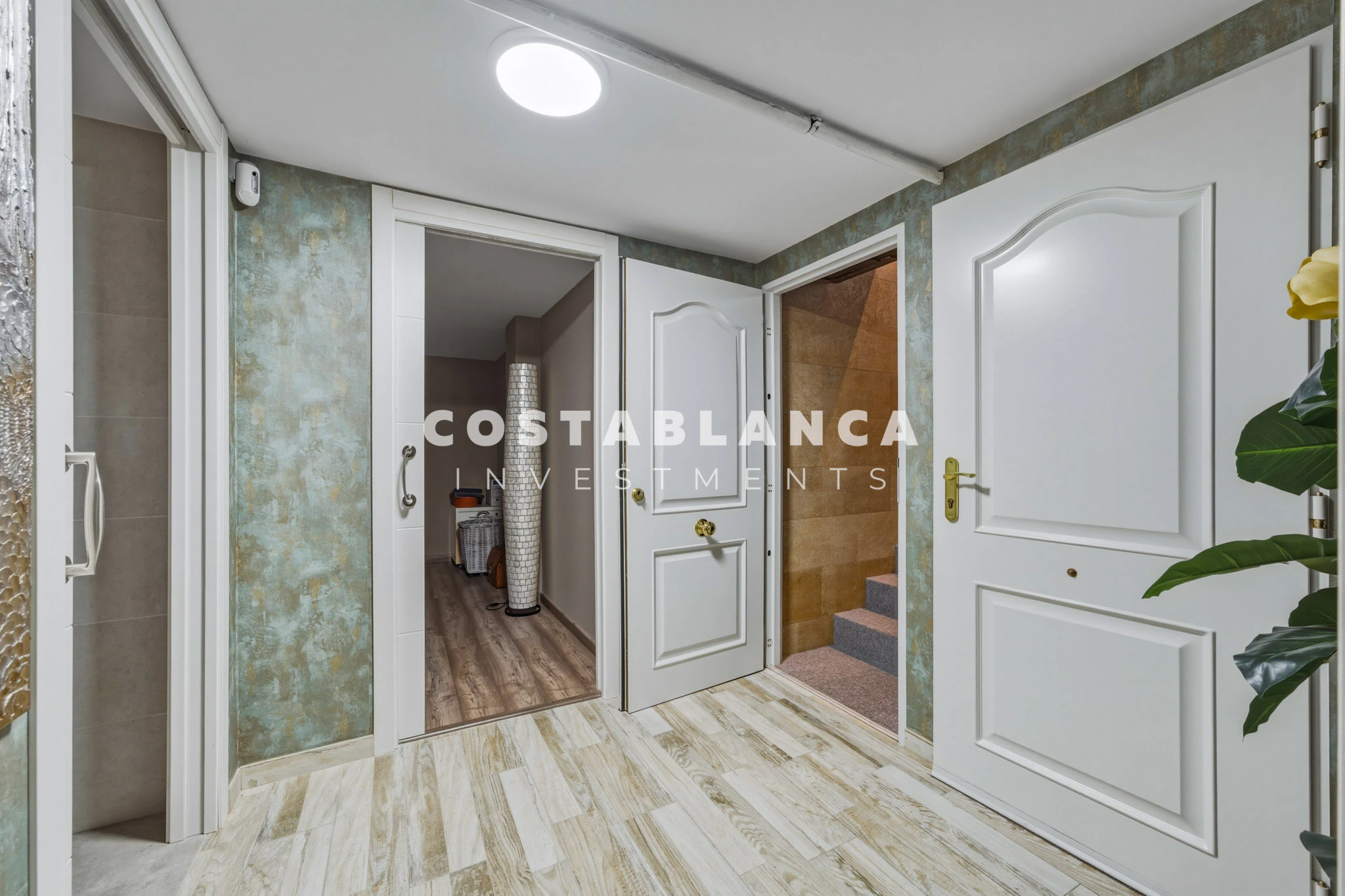 Premium Villa with 5 Bedrooms, Pool and Sea Views for sale in La Nucia