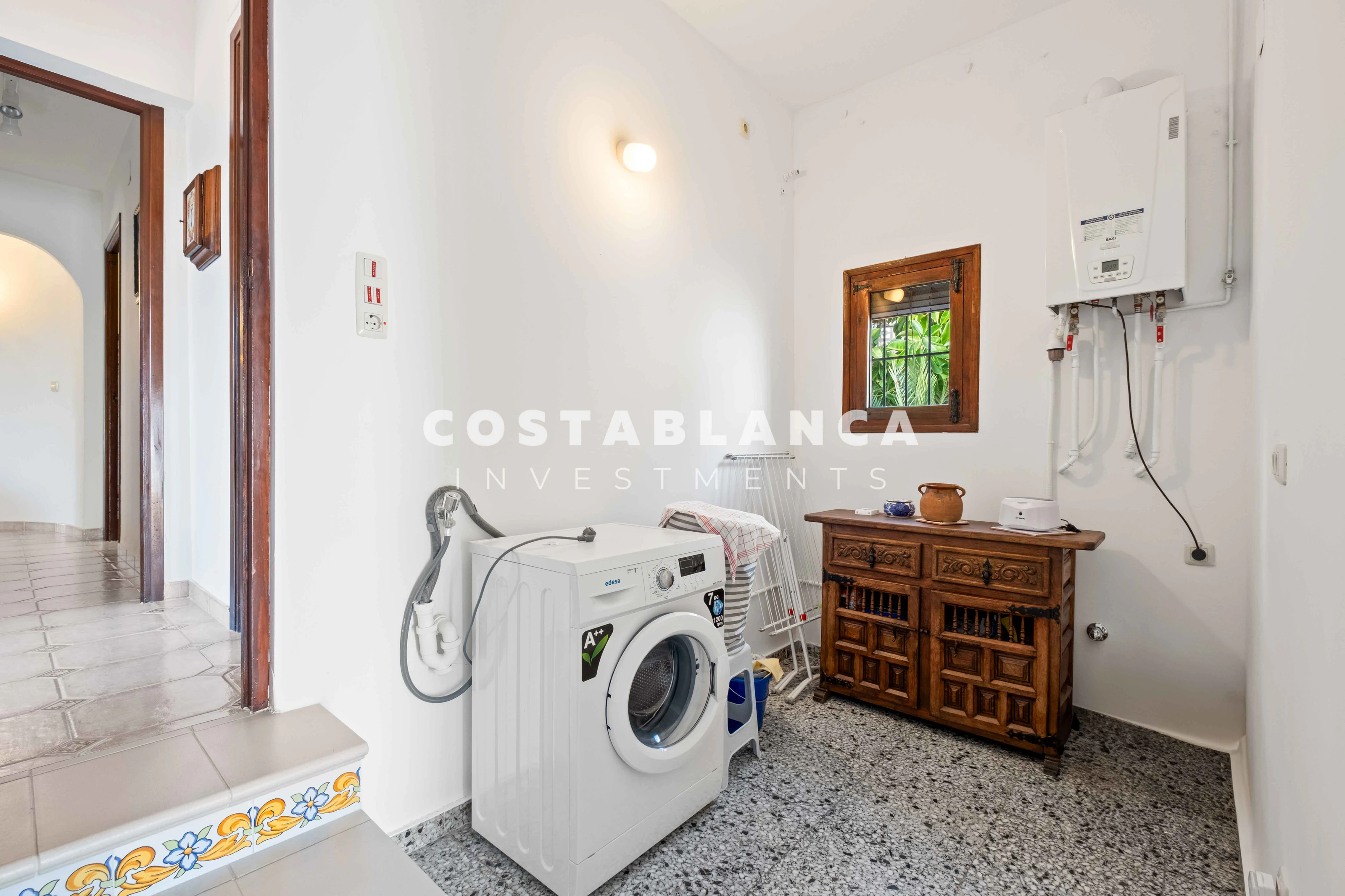 Ruime villa met gastenappartement, uitzicht op zee te koop in Calpe