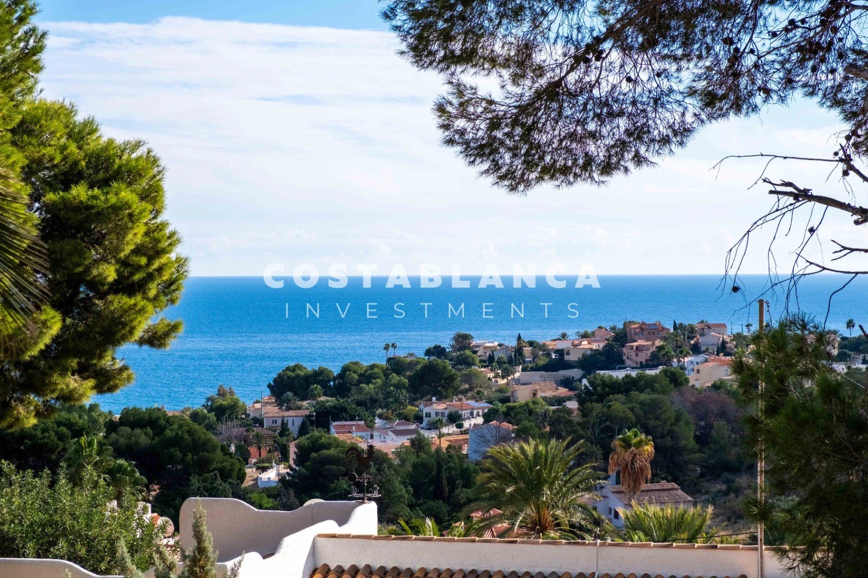 Ruime villa met gastenappartement, uitzicht op zee te koop in Calpe