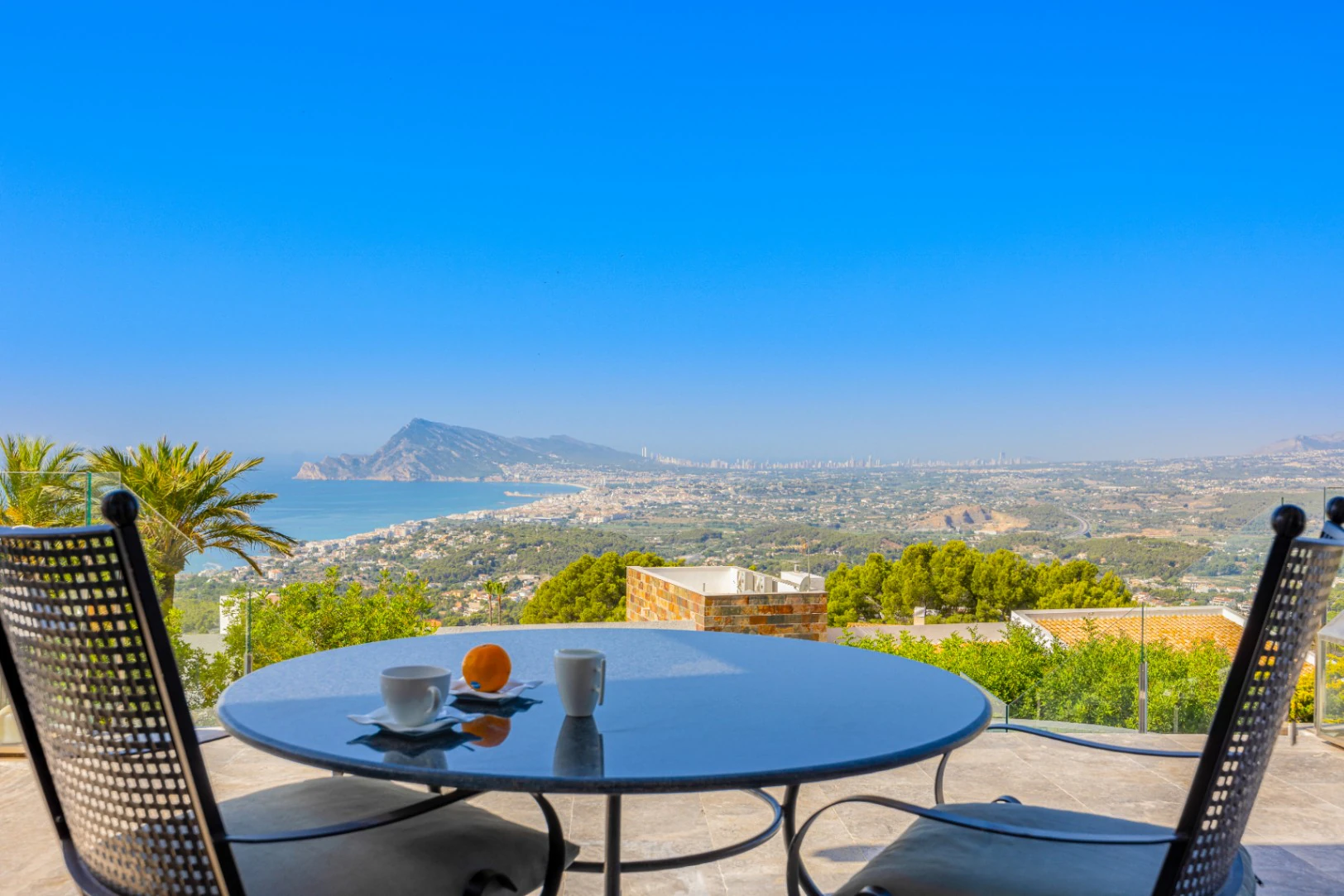 Luxury Villa with Spacious Garage and Sea Views for Sale in Altea la Vella