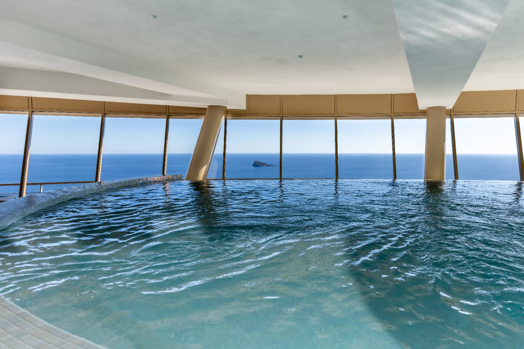43. Etage Residence mit Meer- und Bergblick zu verkaufen in Benidorm
