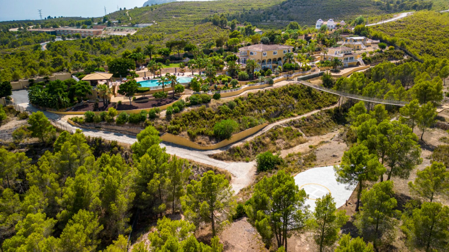 Luxury Villa with Plot 32000m2 for Sale in la Nucia