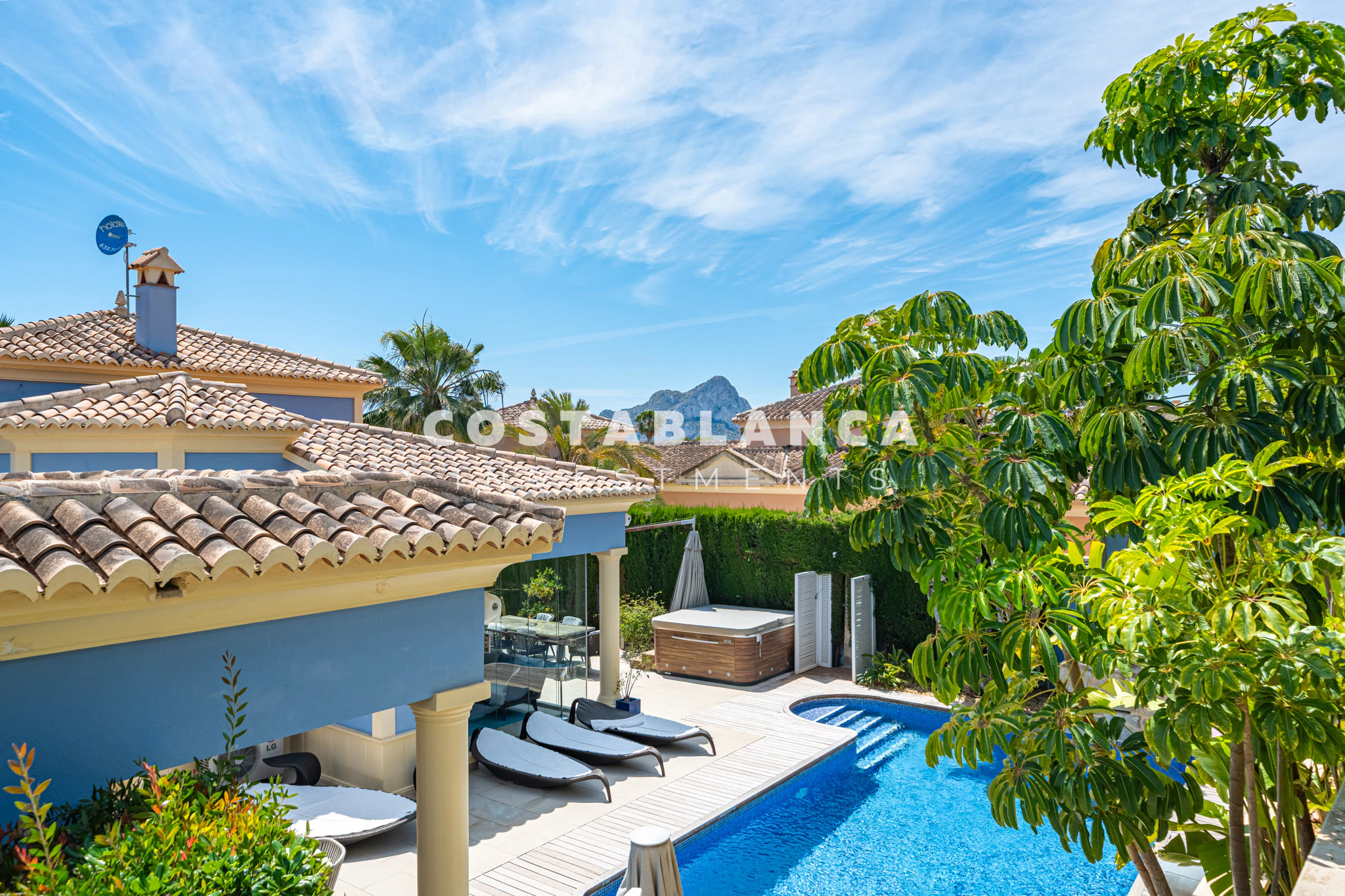 Hermosa Villa en Calpe con Piscina y vistas a la Montaña