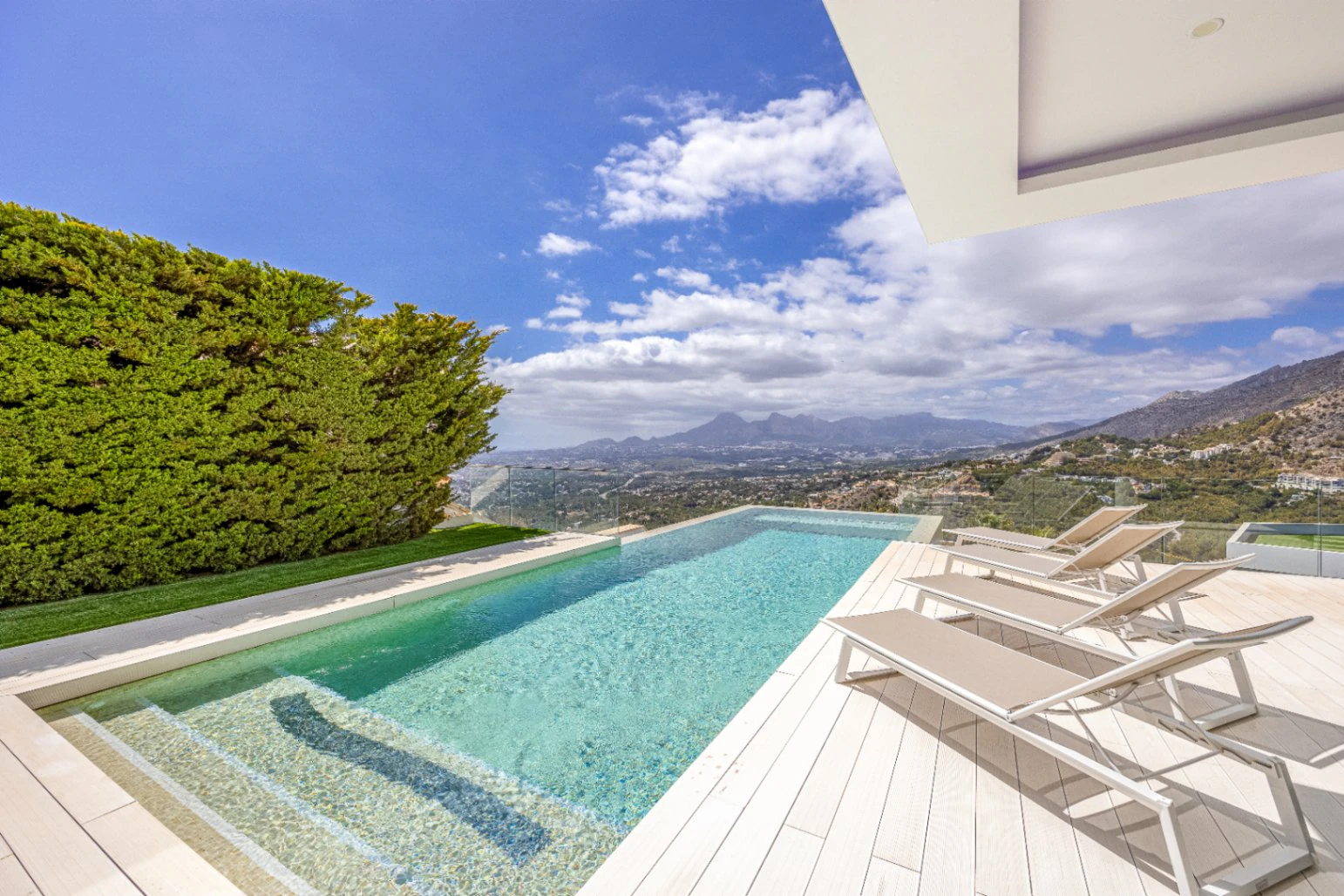 Modern Villa with Infinity Pool for Sale in Altea Hills