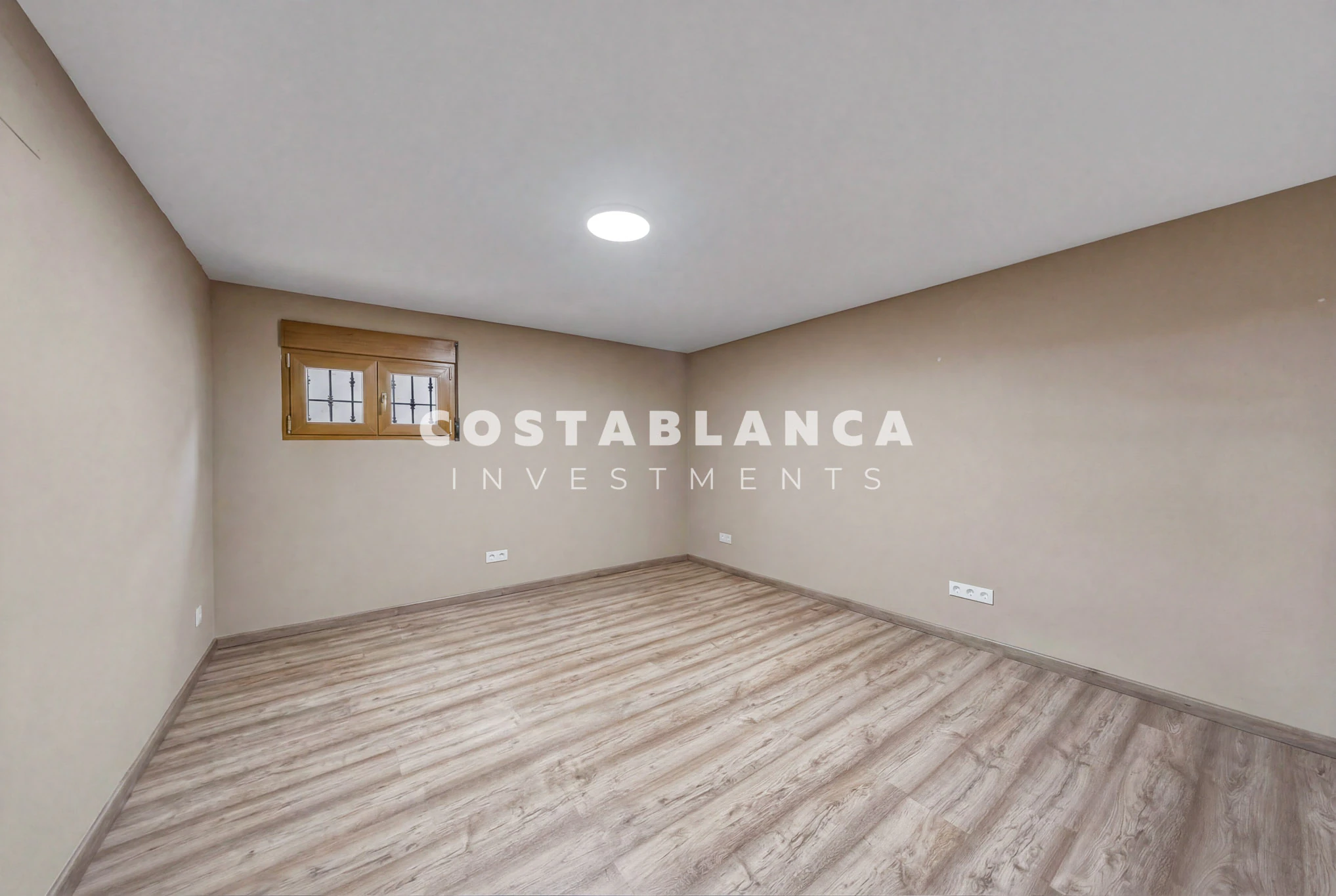 Premium Villa with 5 Bedrooms, Pool and Sea Views for sale in La Nucia