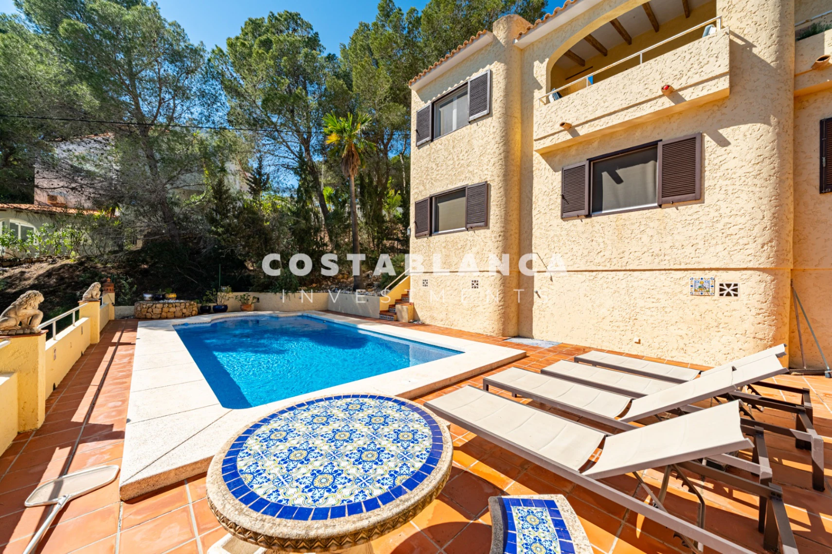 Villa privée avec vue sur la mer sur un terrain de 2 120 m2 à vendre à Altea