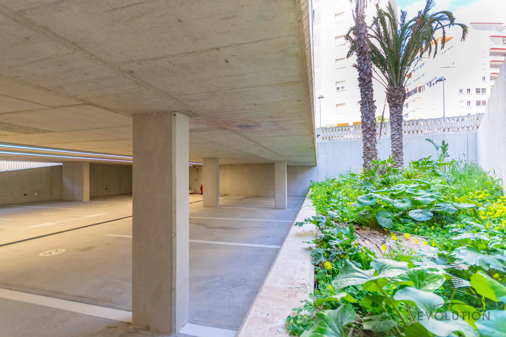 APARTAMENTO ELEGANTE EN ALTA PLANTA EN VENTA EN CALPE CON VISTAS AL MAR, A LA MONTAÑA Y DISEÑO EXCEPCIONAL