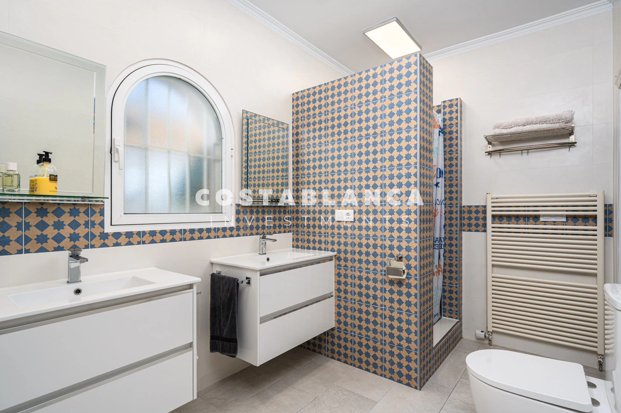 Fully Modernized Luxury Villa with Guest Apartment and Solar Energy for sale in Denia