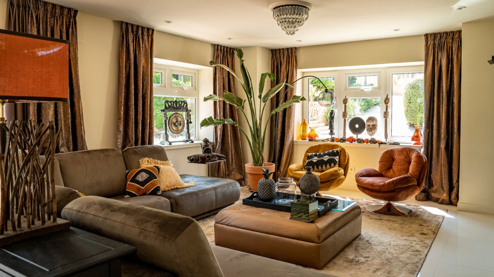 Luxury Villa with Plot 32000m2 for Sale in la Nucia