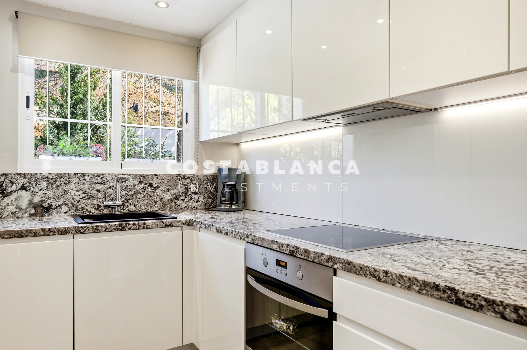 Peaceful Mediterranean Villa with Flat Plot and Open Views for sale in Altea