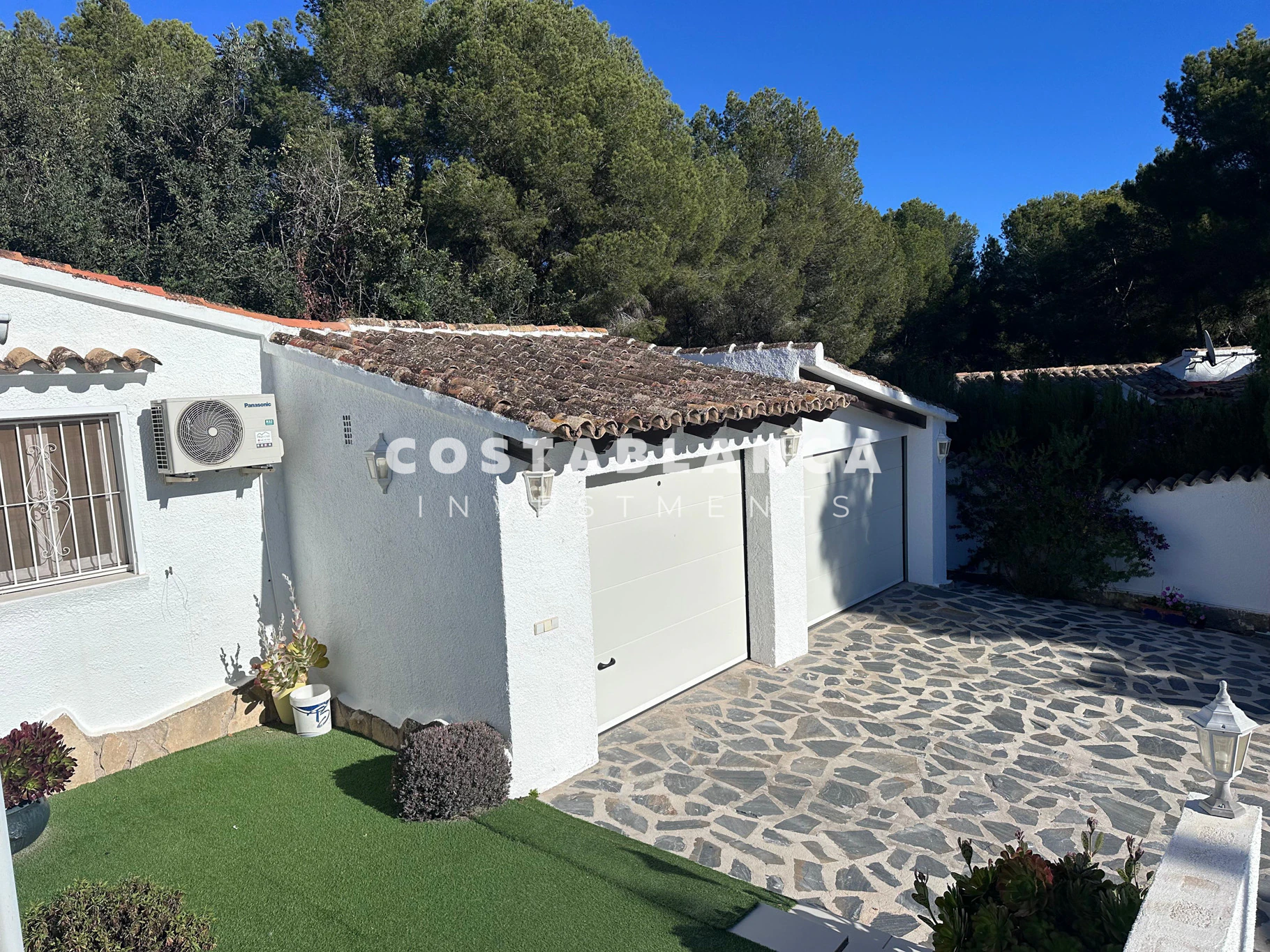 Sunny Mediterranean villa for sale in Moraira