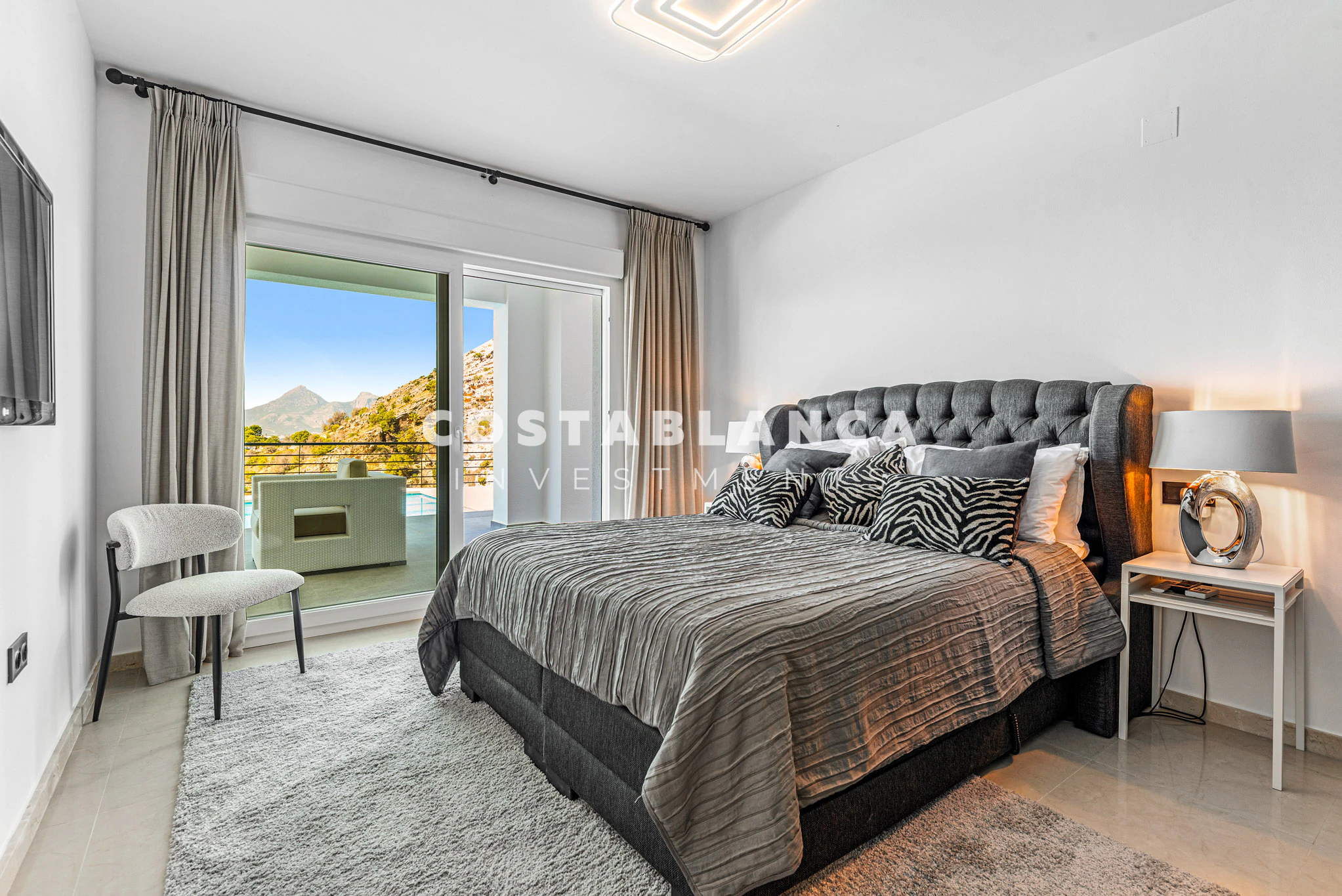 Designer Villa met Infinity Uitzichten over de Costa Blanca Te Koop In Altea Hills