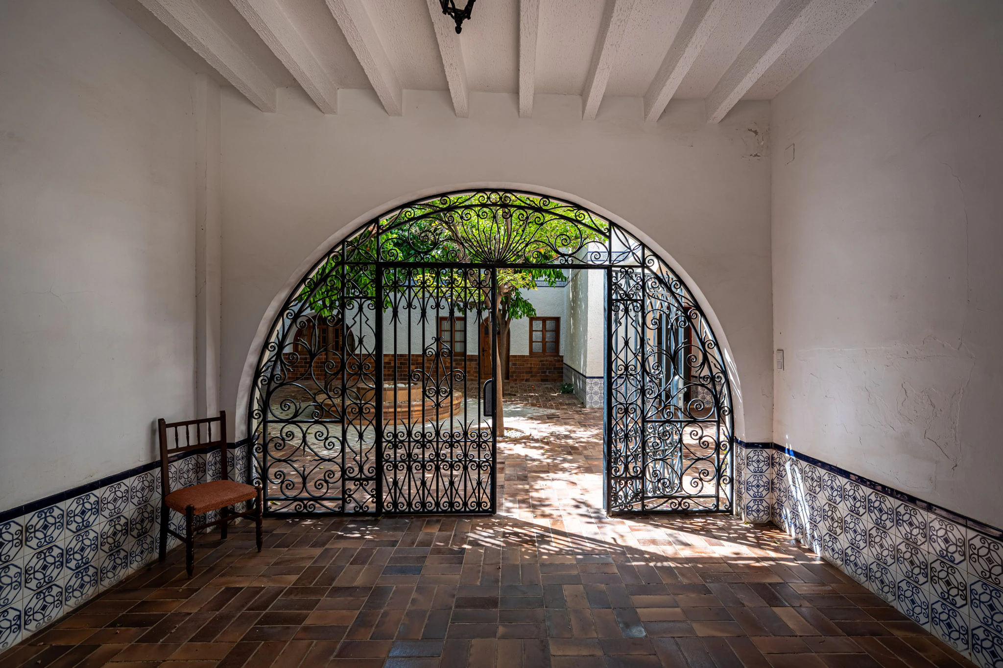 Exclusive Mediterranean Estate with Vineyards and Lakes for sale in Novelda