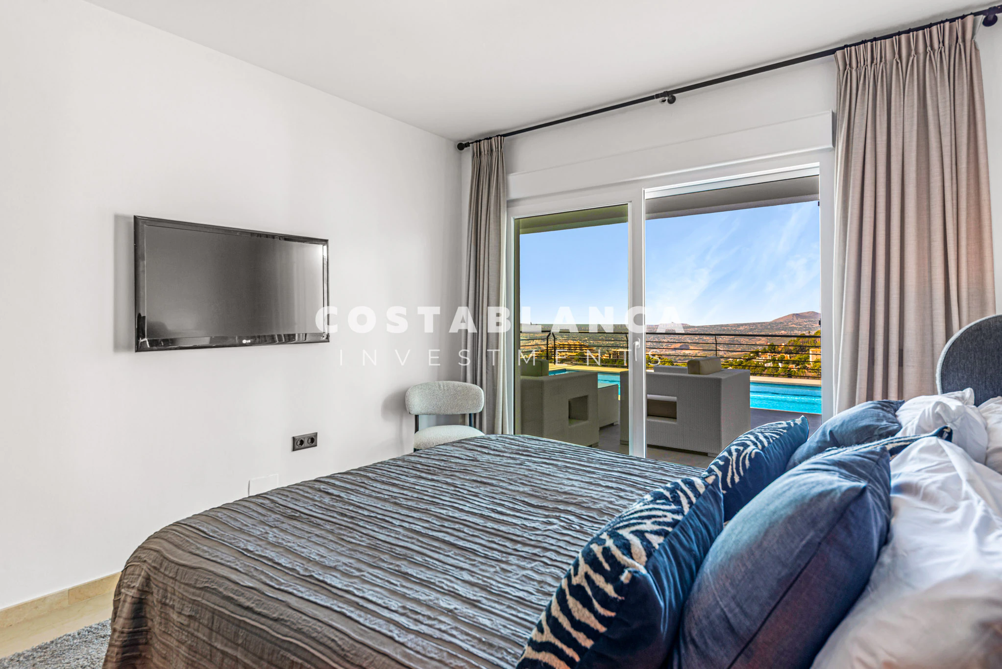Designer Villa met Infinity Uitzichten over de Costa Blanca Te Koop In Altea Hills