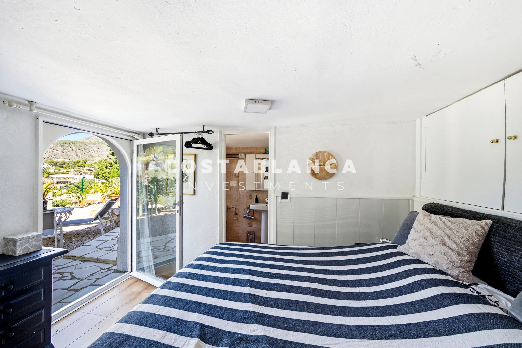 Peaceful Mediterranean Villa with Flat Plot and Open Views for sale in Altea