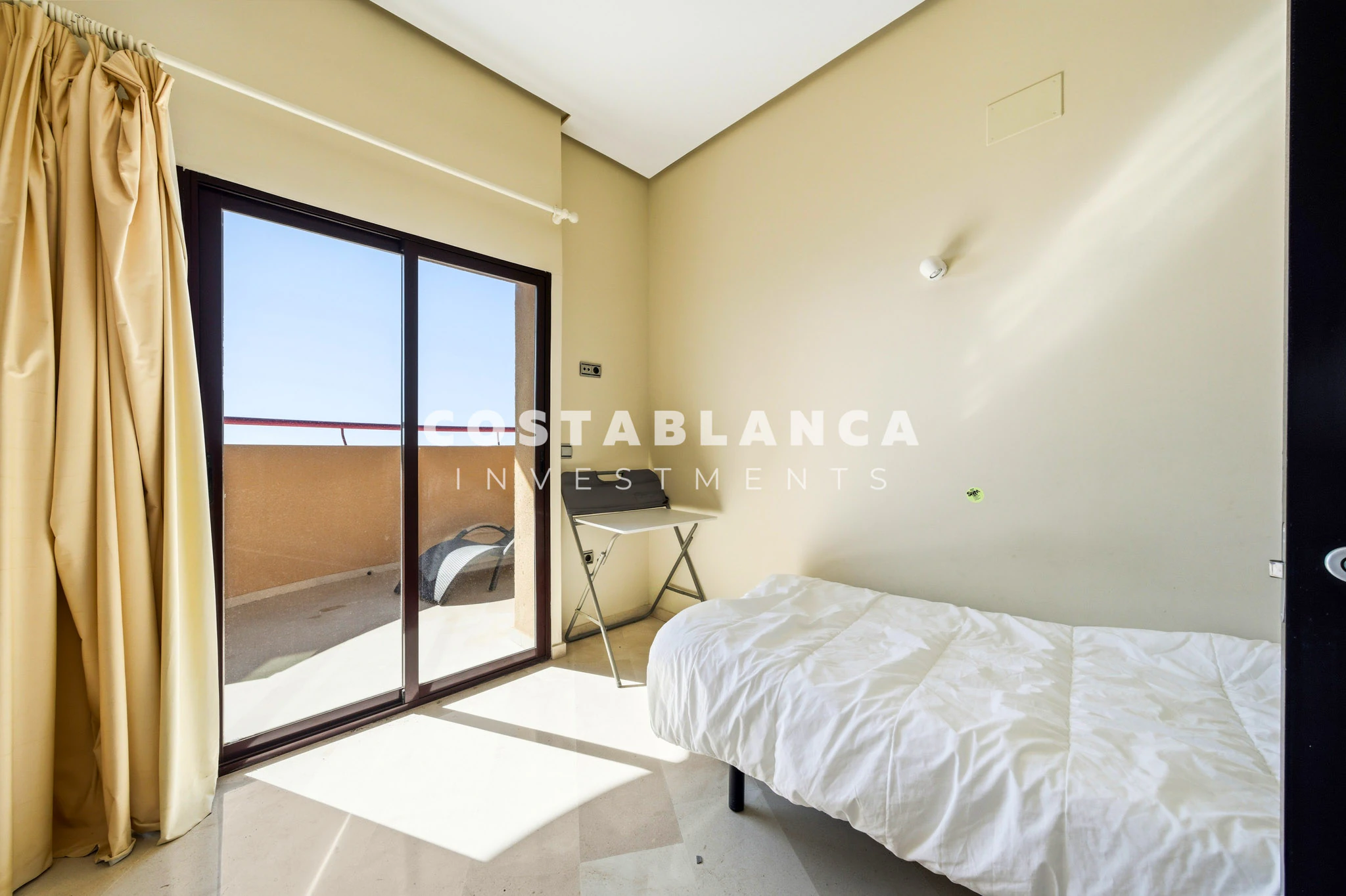 Apartment for Sale Entire 38th Floor of the Iconic Negurigane Building for sale in Benidorm