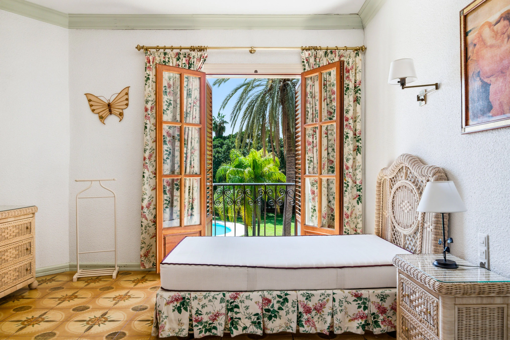 Exclusive Mediterranean Estate with Vineyards and Lakes for sale in Novelda