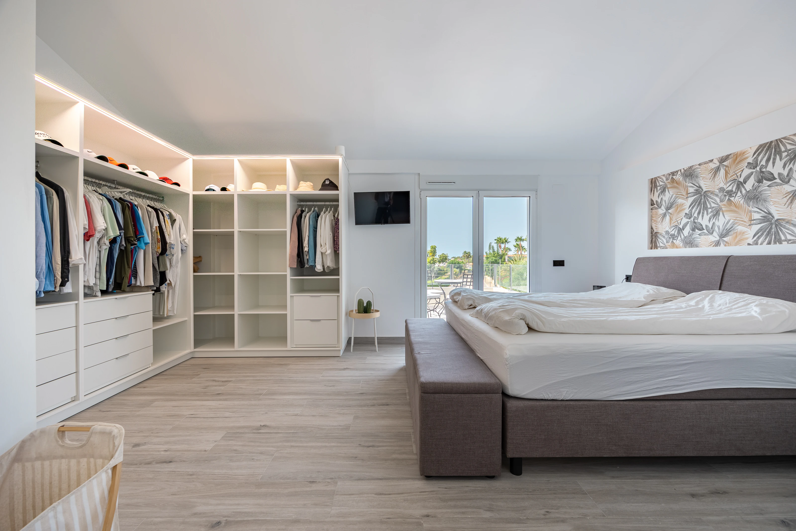 Moderne mediterrane Villa mit Pool, Garten und überdachtem Parkplatz zu verkaufen in Alfaz del Pi