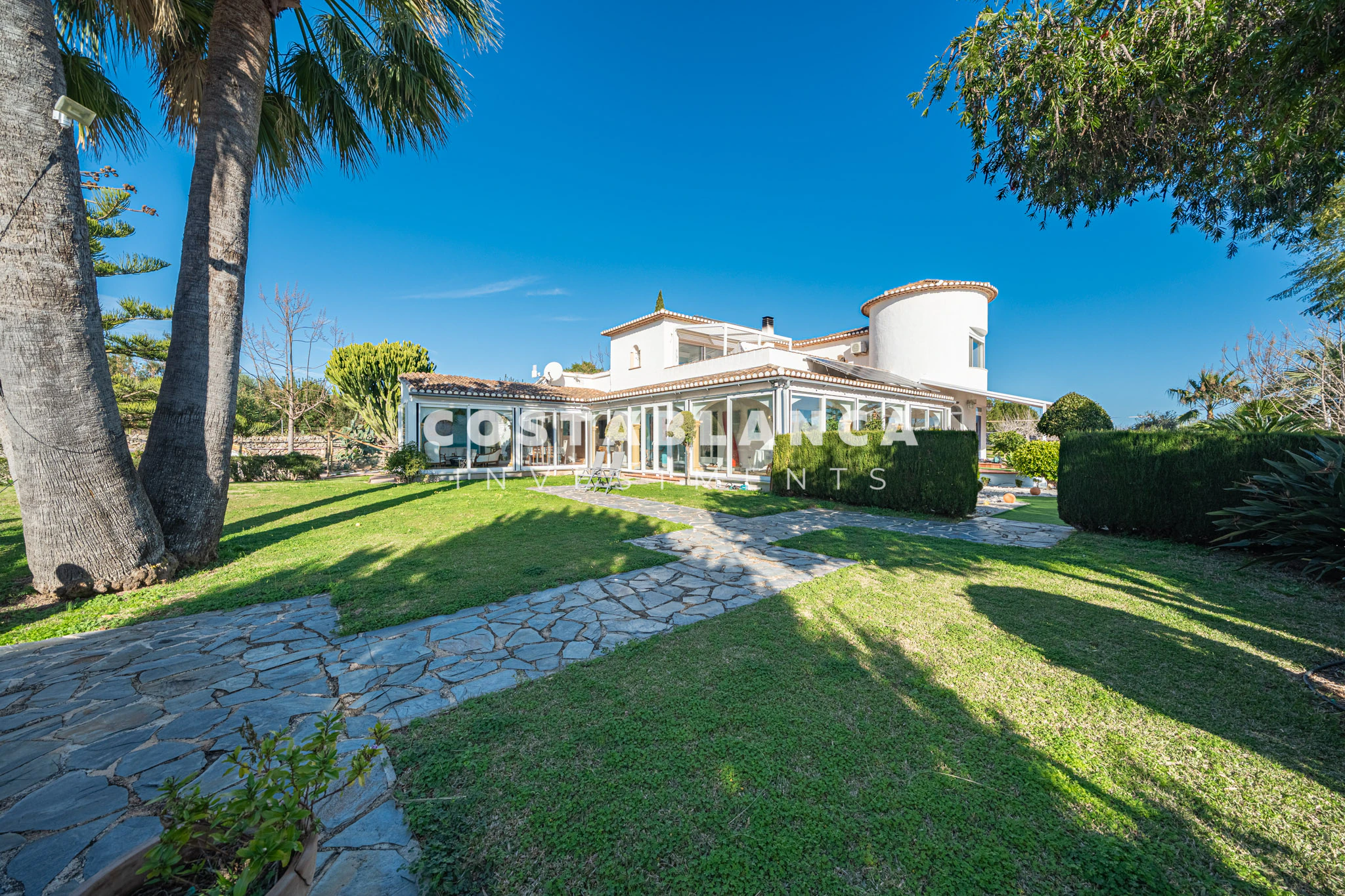 Fully Modernized Luxury Villa with Guest Apartment and Solar Energy for sale in Denia