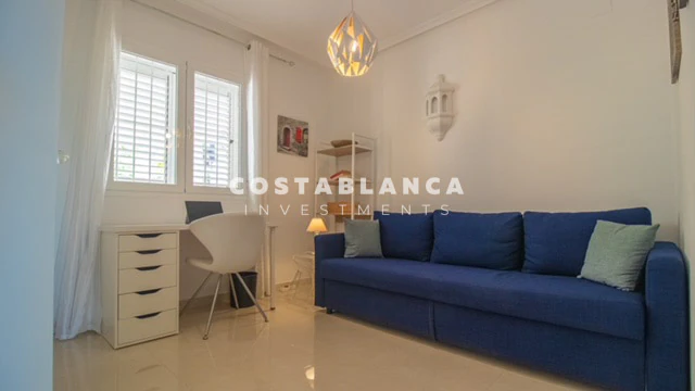 Bungalow with Sea and Mountain Views for Long-Term Rent in Mascarat – Casa Aura