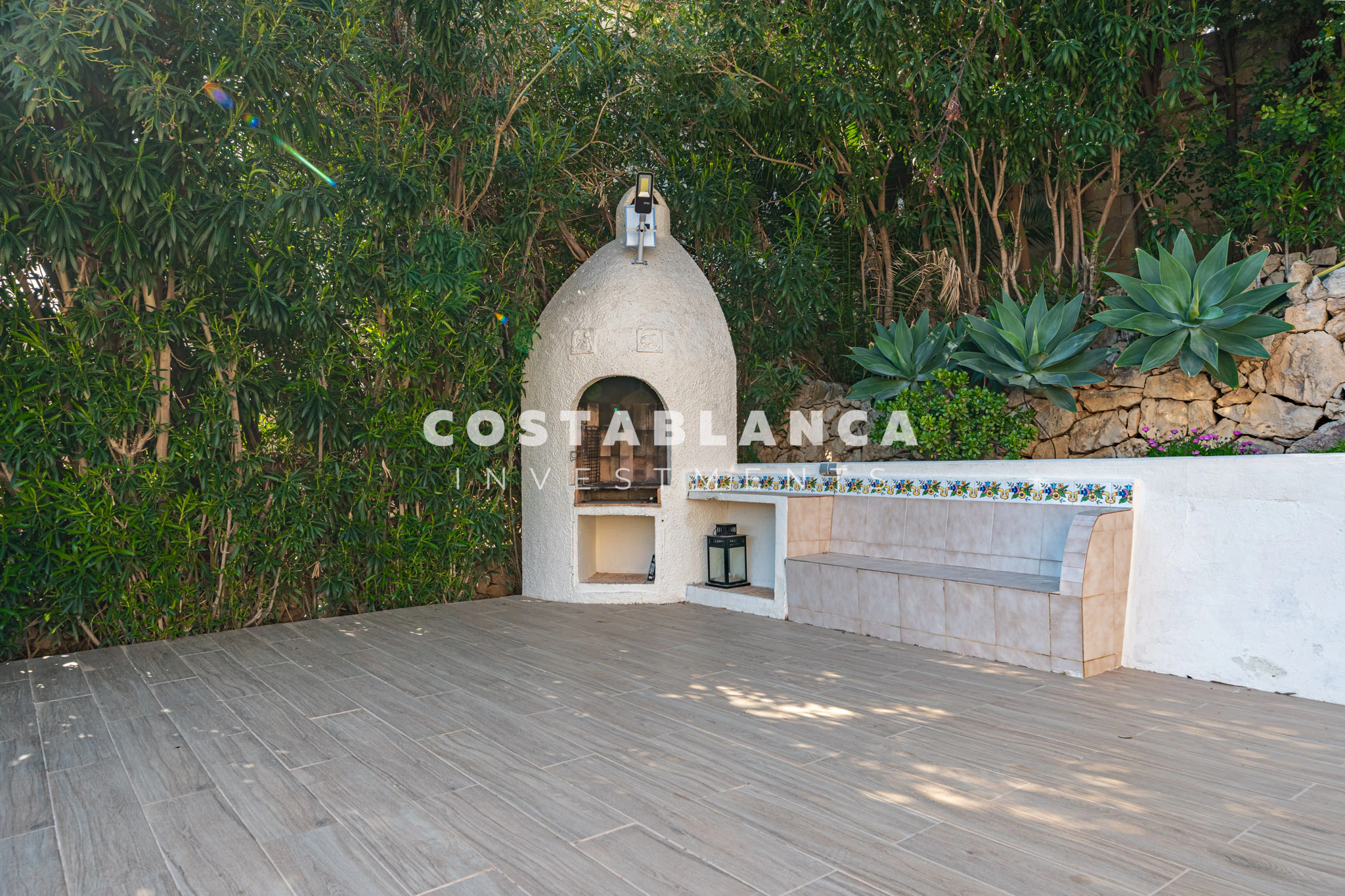 Villa Mediterránea con Vistas Icónicas al Peñón de Ifach y Piscina Privada en venta en Calpe.
