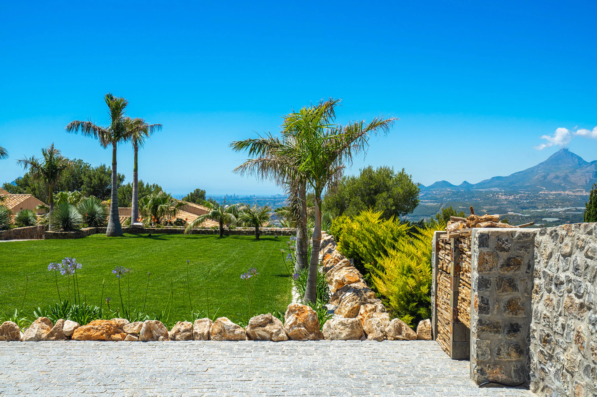 Villa de lujo moderna con vistas panorámicas al mar en venta en Sierra de Altea.