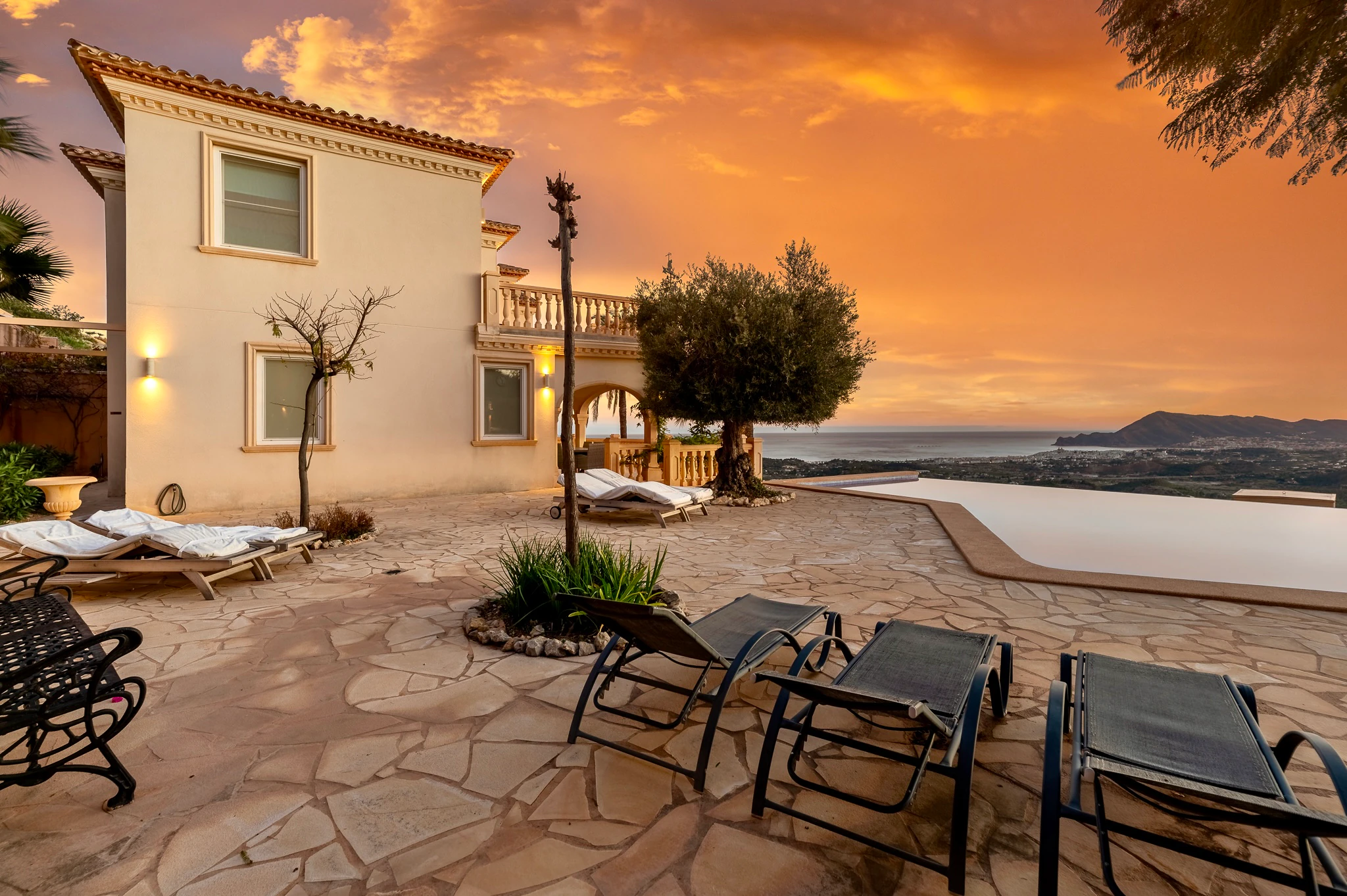 Luxe villa met 7 slaapkamers te koop in Altea met panoramisch uitzicht